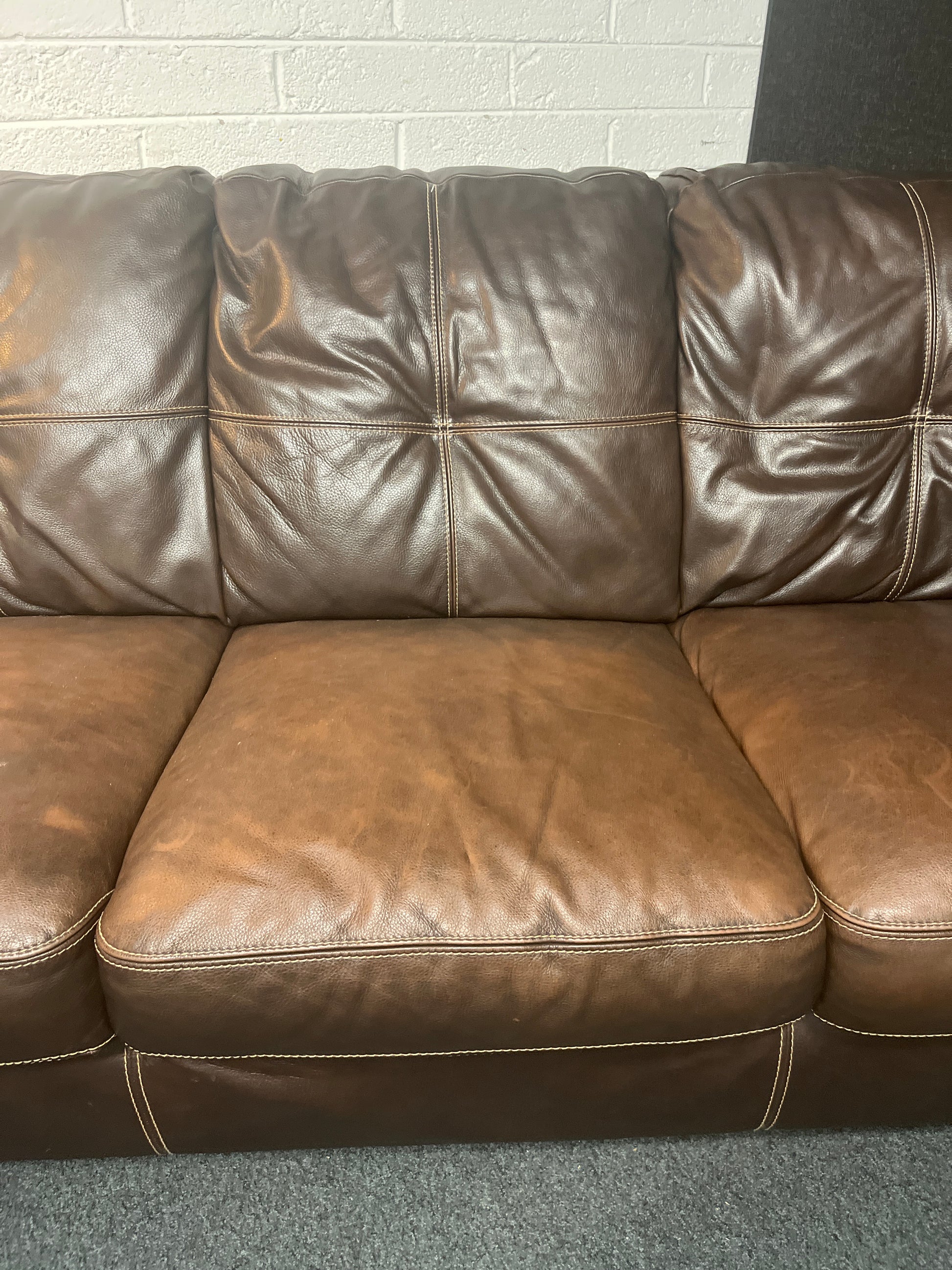 Large 8ft wide brown leather sofa suite (1200D) 3225