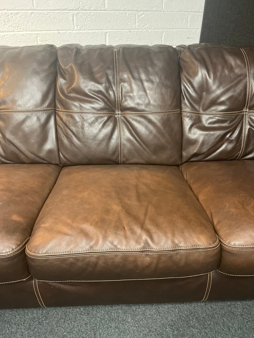 Large 8ft wide brown leather sofa suite (1200D) 3225