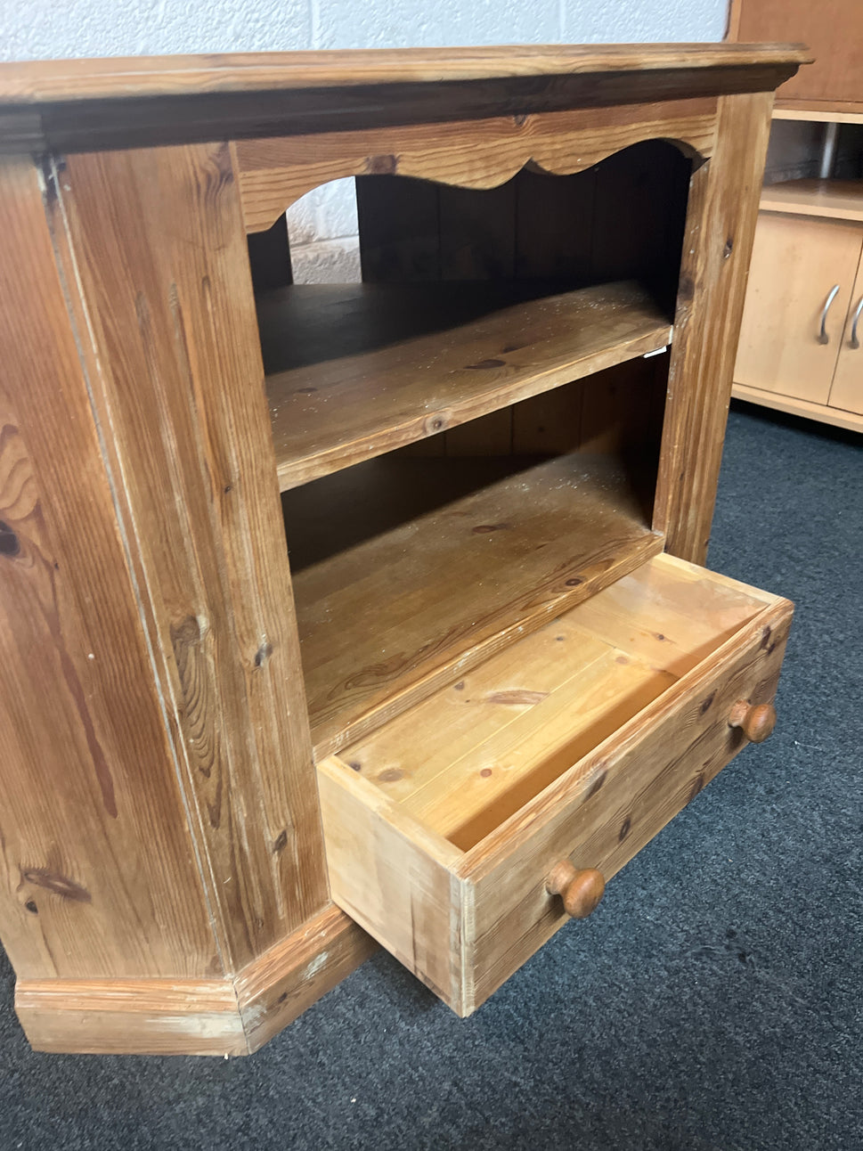 1 drawer pine corner tv unit with shelf space (H 72 x W 97 x D 52 cm) 2225