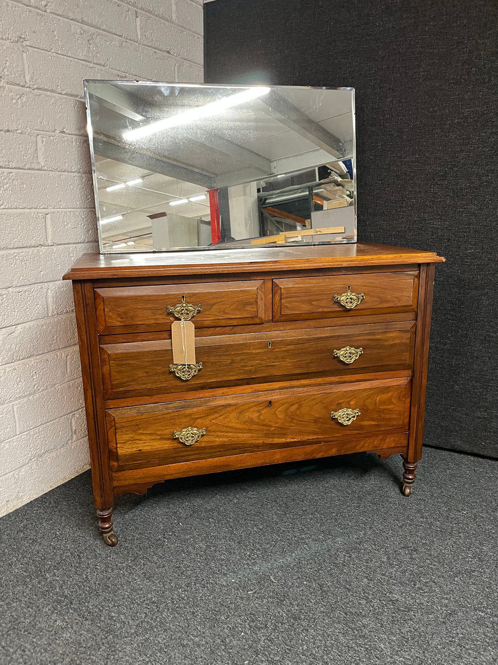 Antique mahogany 2+2 bedroom dressing chest of drawers with mirror and brass handles (H 1500 x W 1100 x D 540 mm) 1225