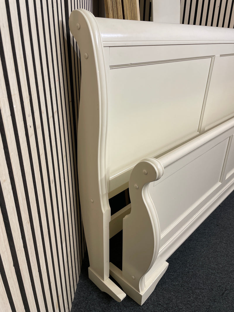 5ft Modern white painted wooden bed frame featuring supportive timber slats.  44523