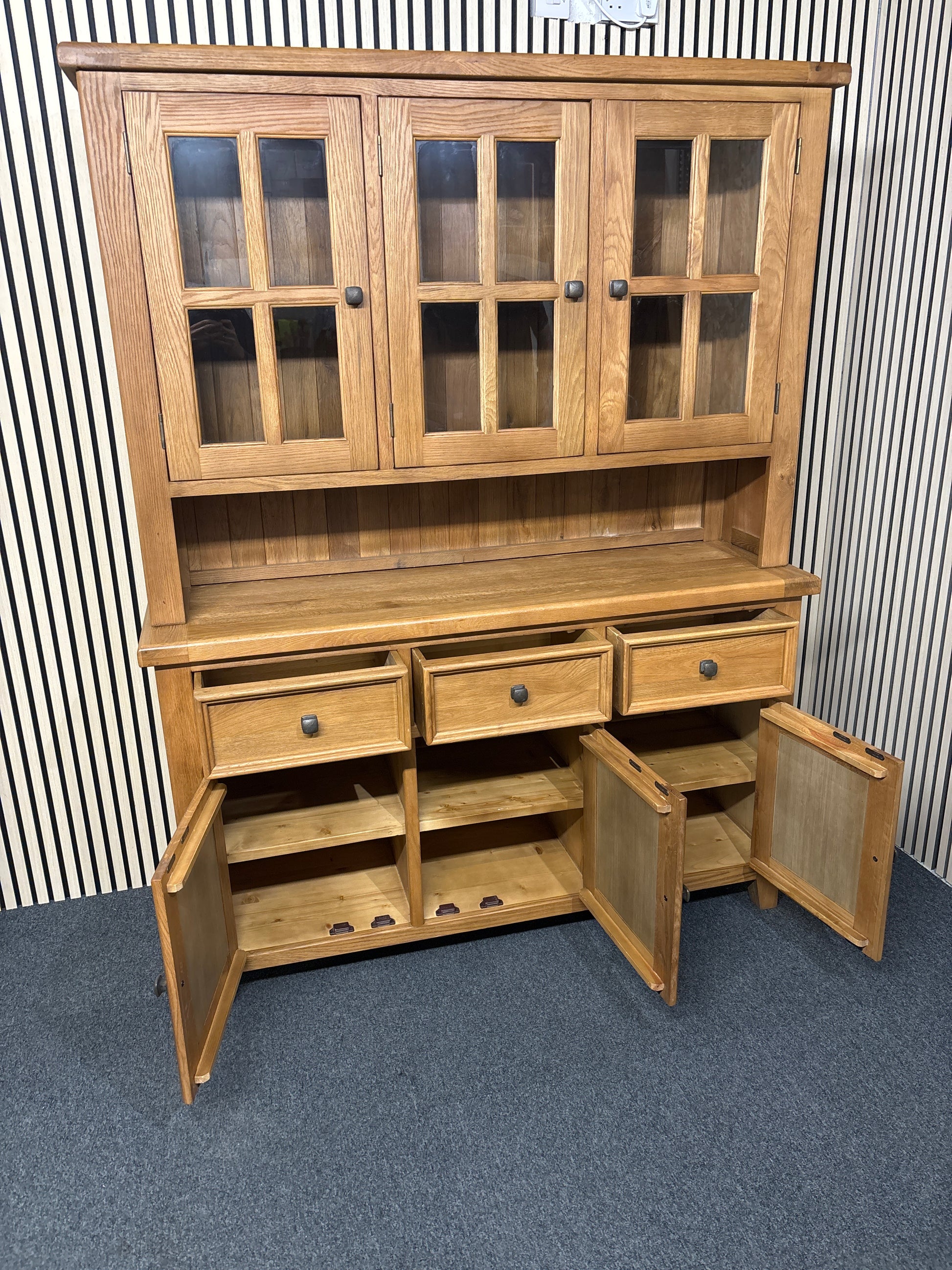 Tall solid oak 3 glass door 3 base door 3 drawer kitchen dresser 3325
H x
W x 
D x