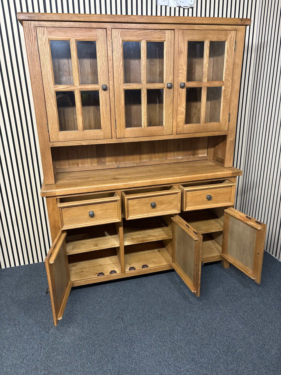 Tall solid oak 3 glass door 3 base door 3 drawer kitchen dresser 3325
H x
W x 
D x