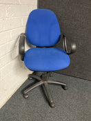 Switch SECONDHAND MARGIN Blue fabric swivel chair with loop arms 2 image