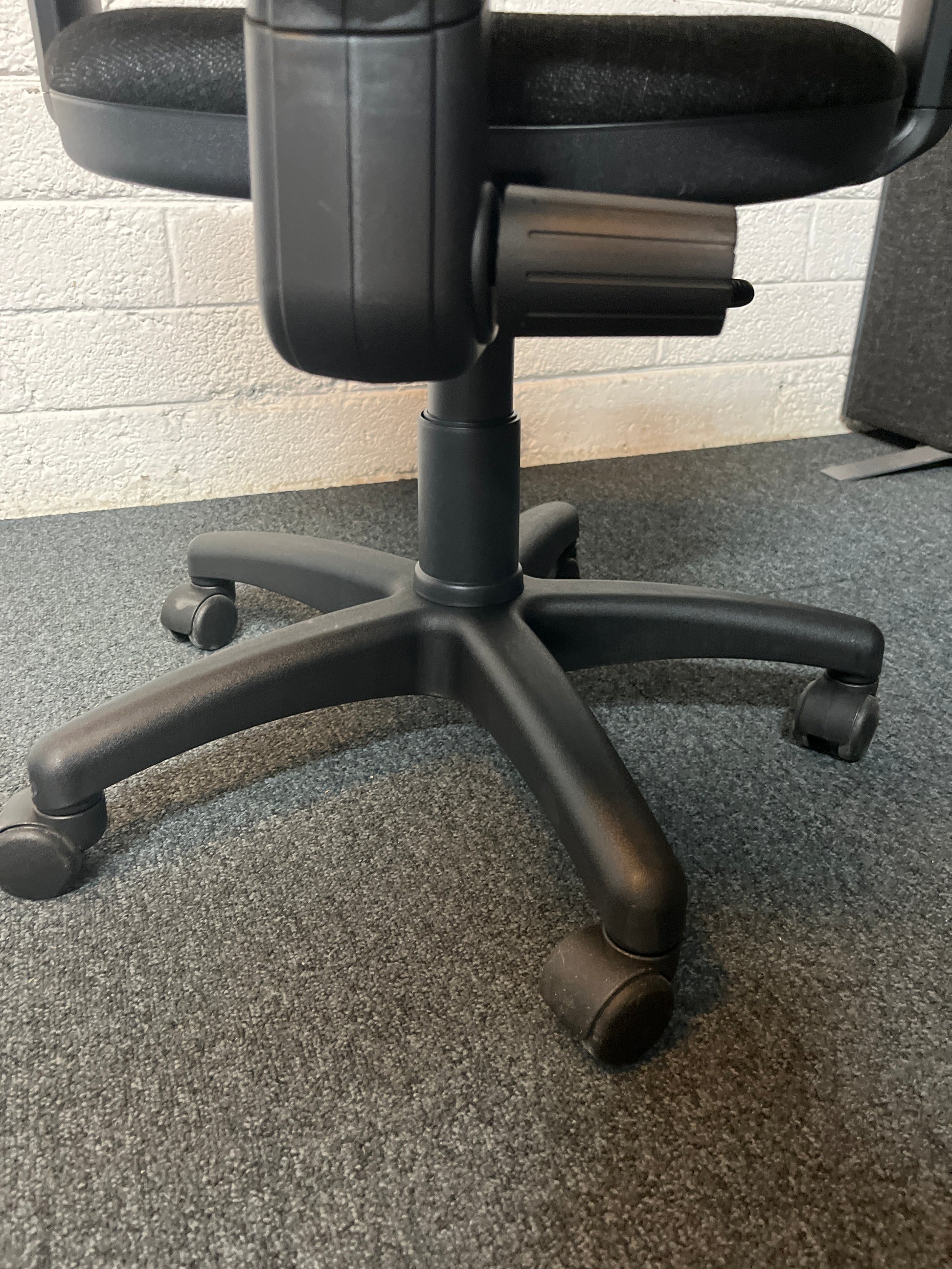 Bilbao 1  lever fabric operators chair with height adjustable arms