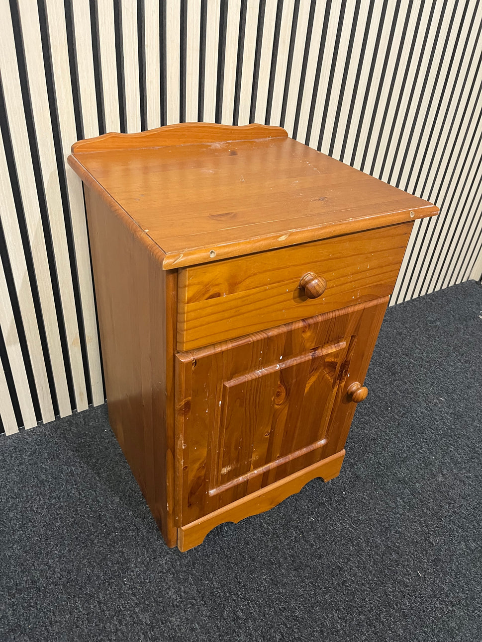 pine 1 drawer 1 door bedside locker  3325