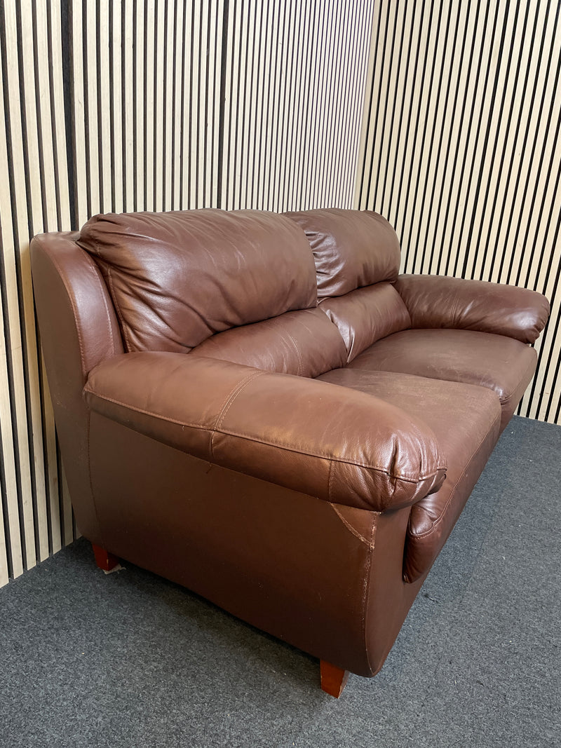 Large 3 seater dark borwn leather sofa with cushioned armrests 190Wx90D  44471
