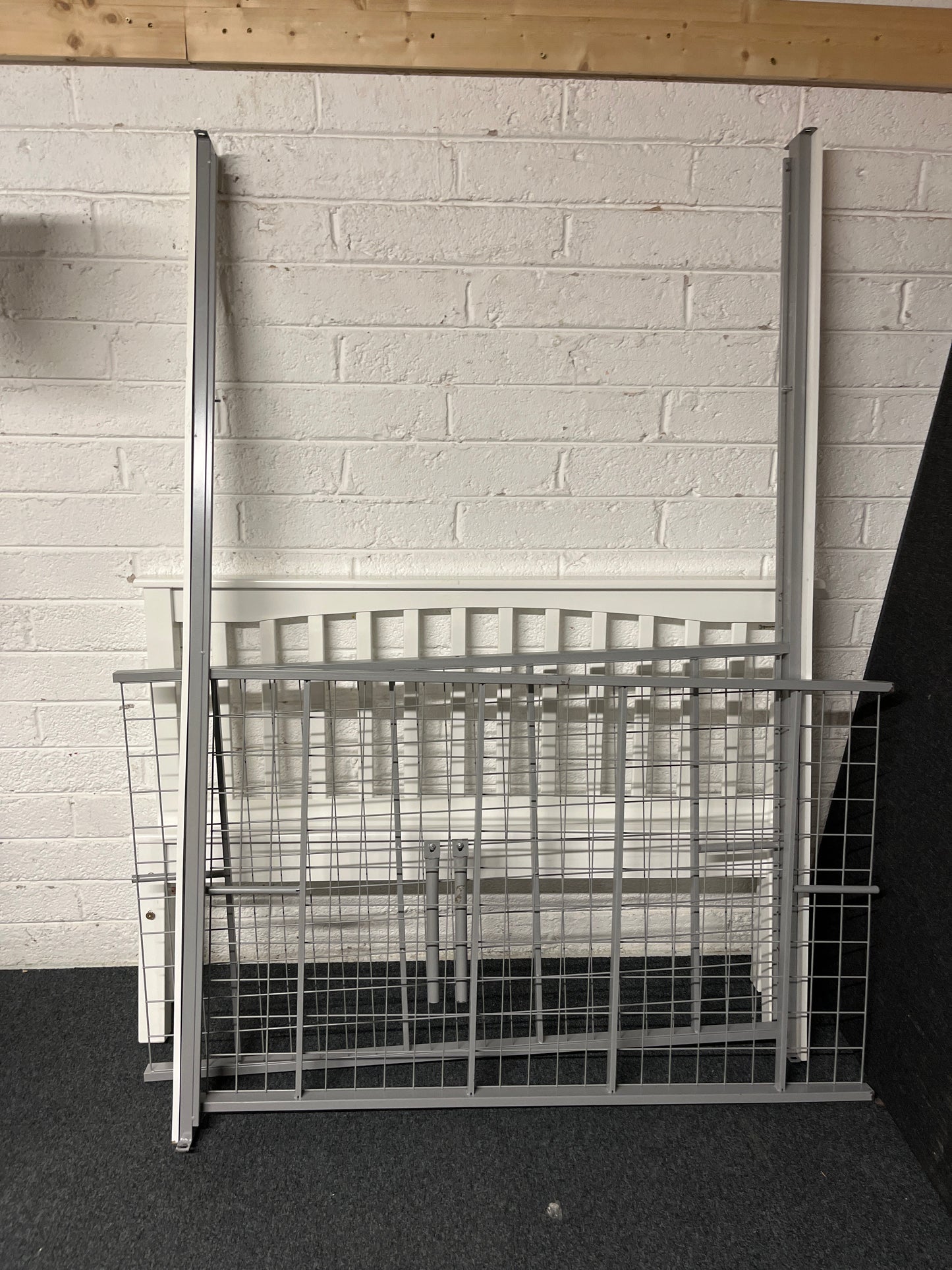 4ft 6 white laminate, metal base bed frame, high end  1225