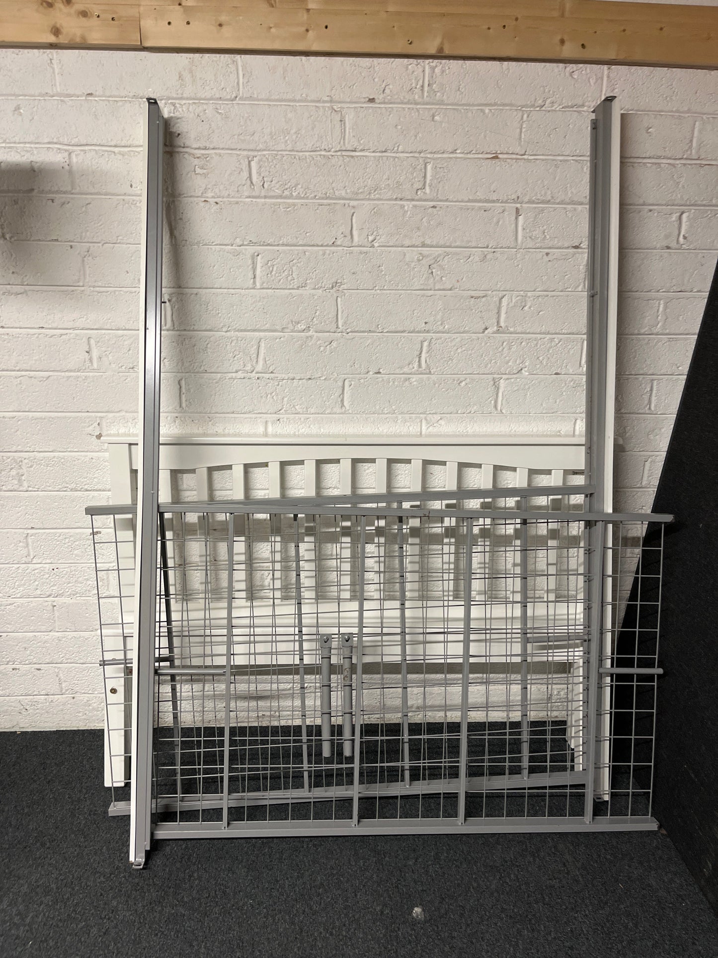 4ft 6 white laminate, metal base bed frame, high end  1225
