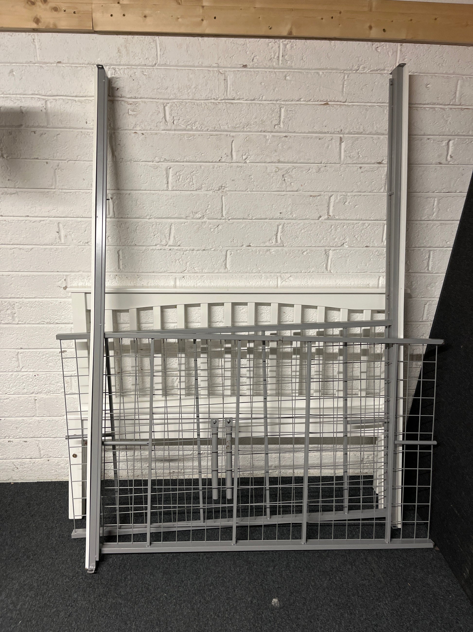4ft 6 white laminate, metal base bed frame, high end  1225