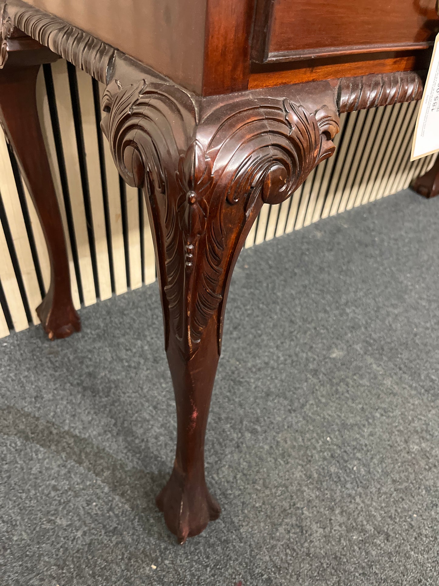 Rossmore mahogany carved detail 3 drawer console table with brass handles (H 80 x W 140 x D 54 cm) 3126