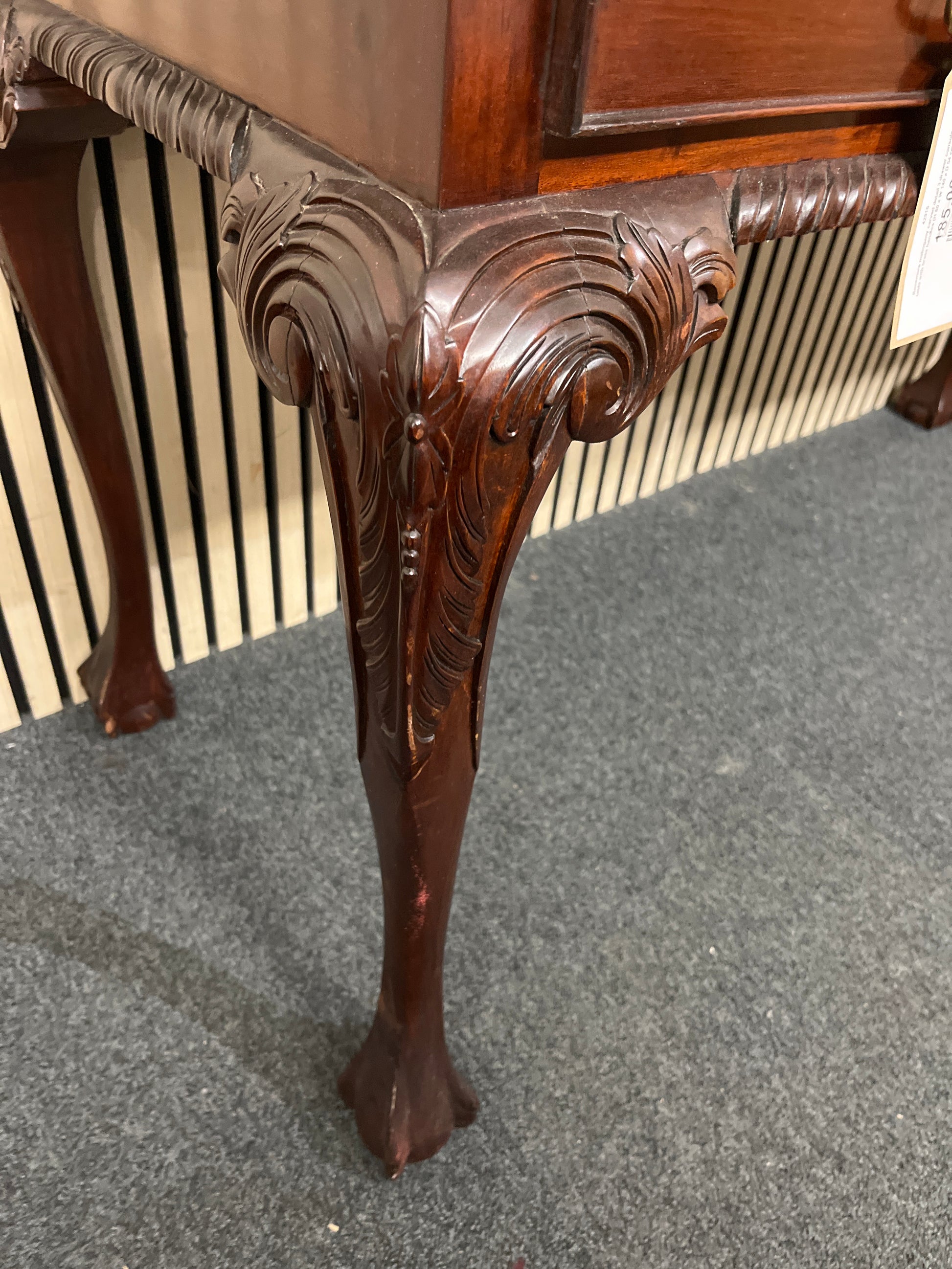 Rossmore mahogany carved detail 3 drawer console table with brass handles (H 80 x W 140 x D 54 cm) 3126