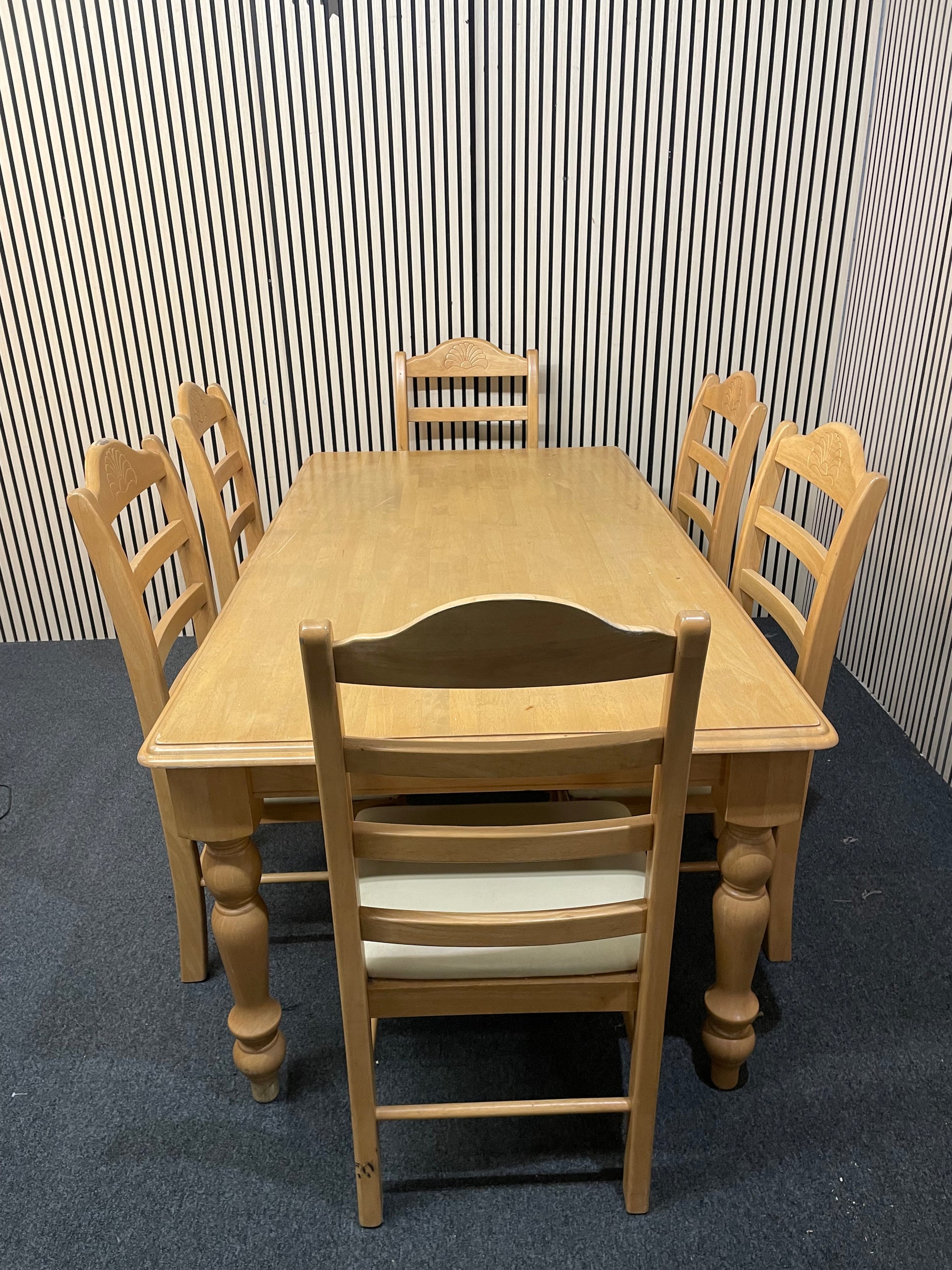 Large rectangular hardwood kitchen table (L 180 x W 100 cm) with 6 no. high back matching chairs with cream vinly seat fabric 1126