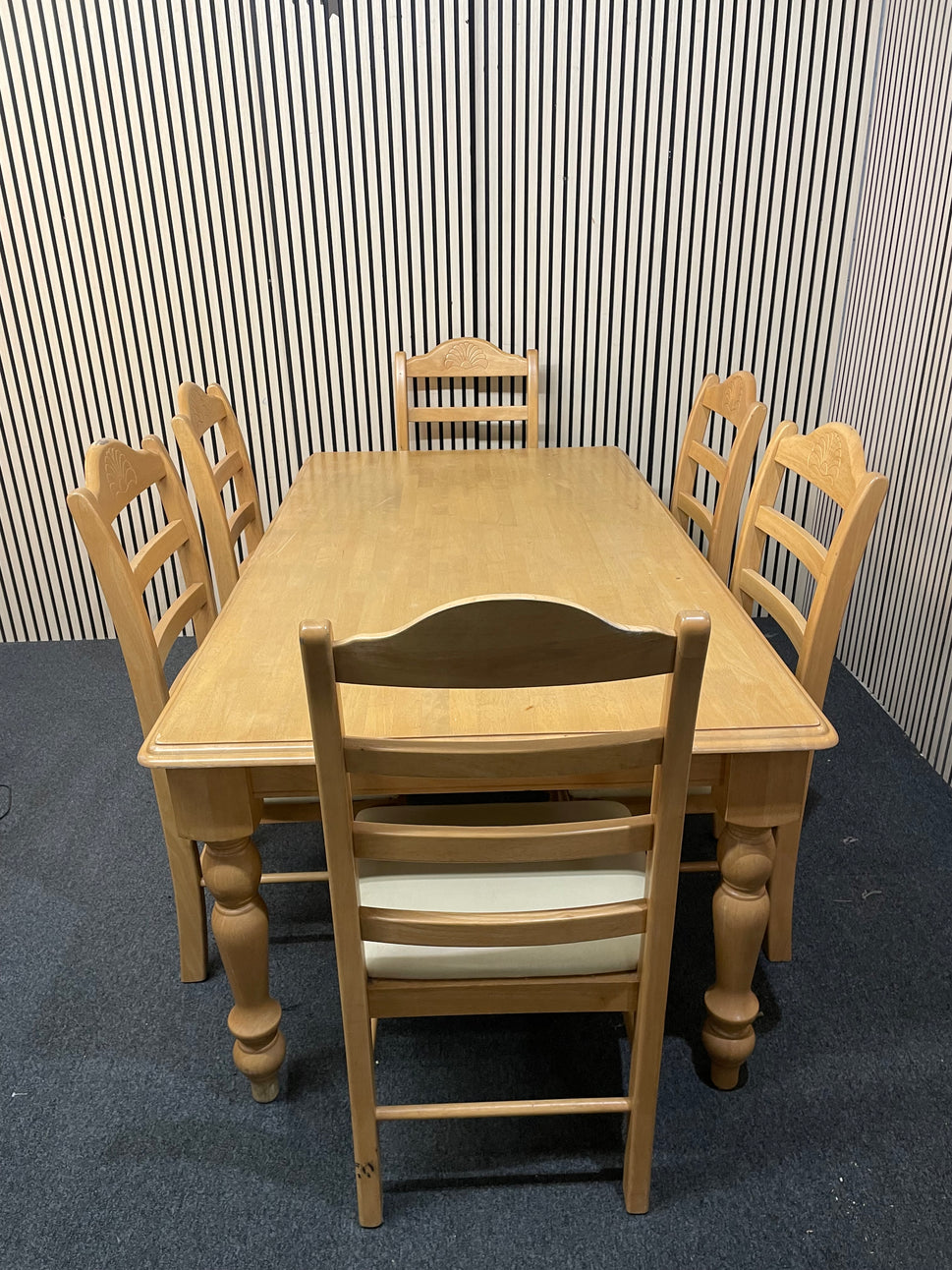 Large rectangular hardwood kitchen table (L 180 x W 100 cm) with 6 no. high back matching chairs with cream vinly seat fabric 1126