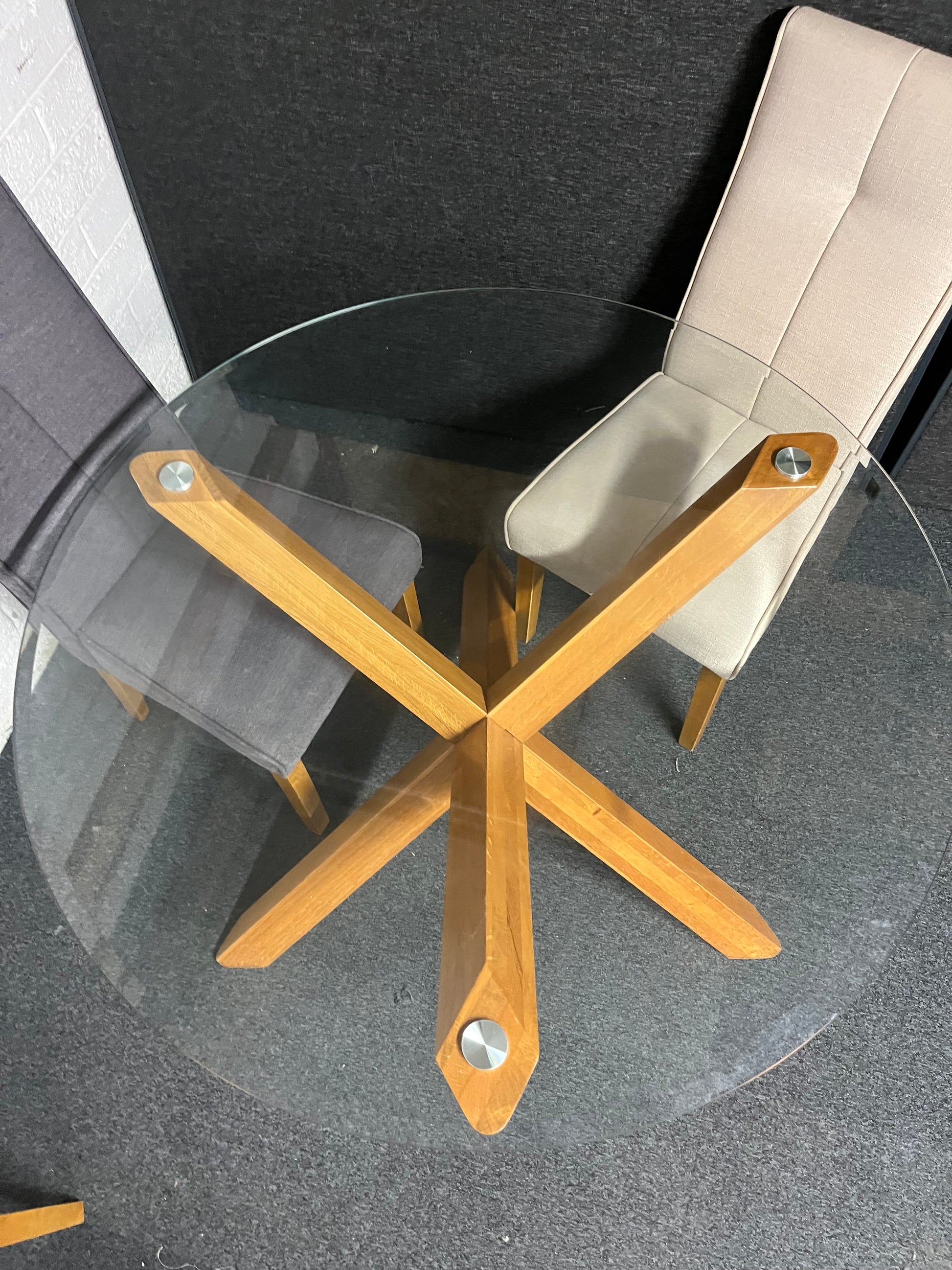 Circular large 1230mm wide toughened glass dining table, solid oak splayed leg base 2225