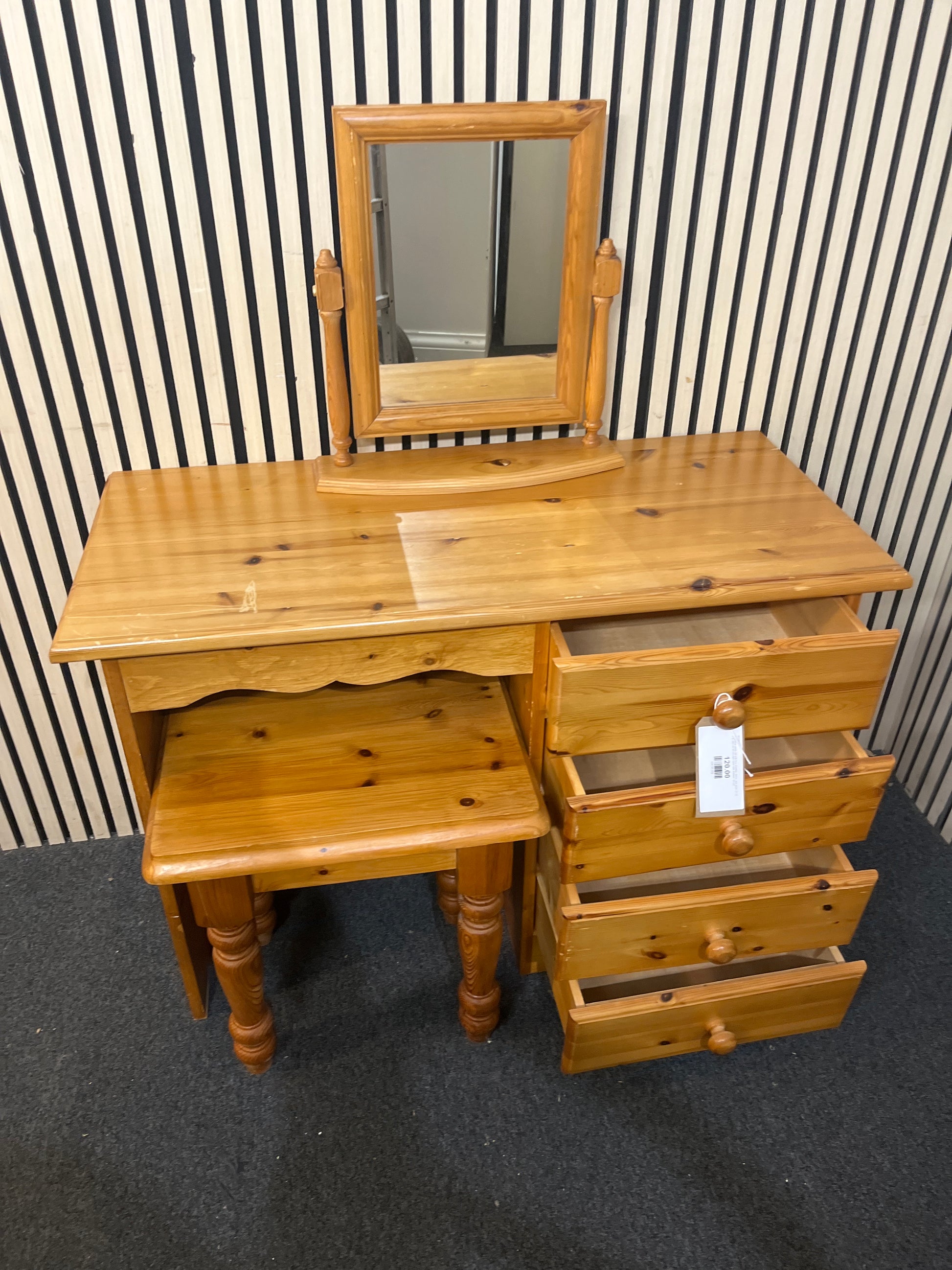 Solid pine vanity set with four drawers, mirror, and stool. (H 72 x W 100 x D 44 cm) right hand side drawers  44129
