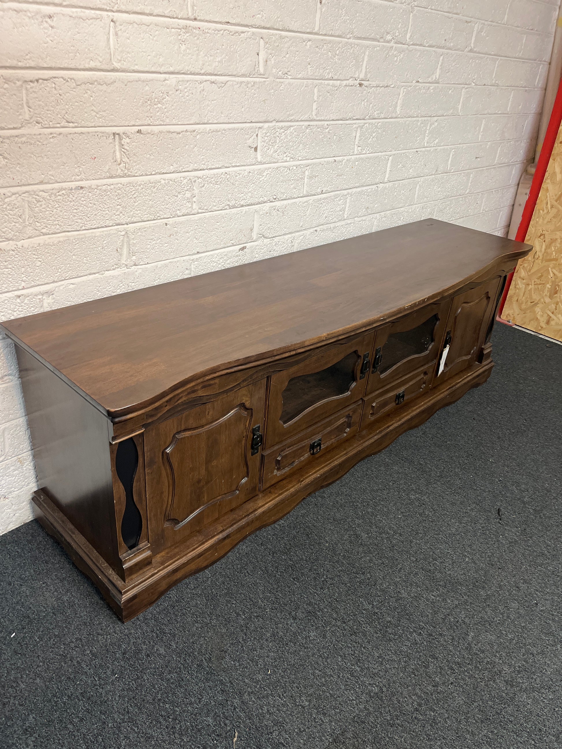 Low  dark wood 4 door 2 drawer sideboard TV unit (H 65 x W 190 x D 52 cm)  1325
