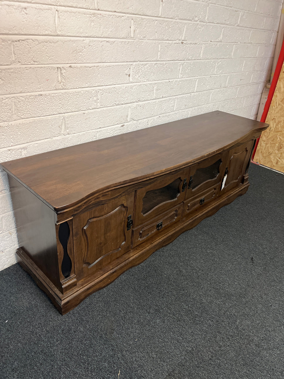 Low  dark wood 4 door 2 drawer sideboard TV unit (H 65 x W 190 x D 52 cm)  1325