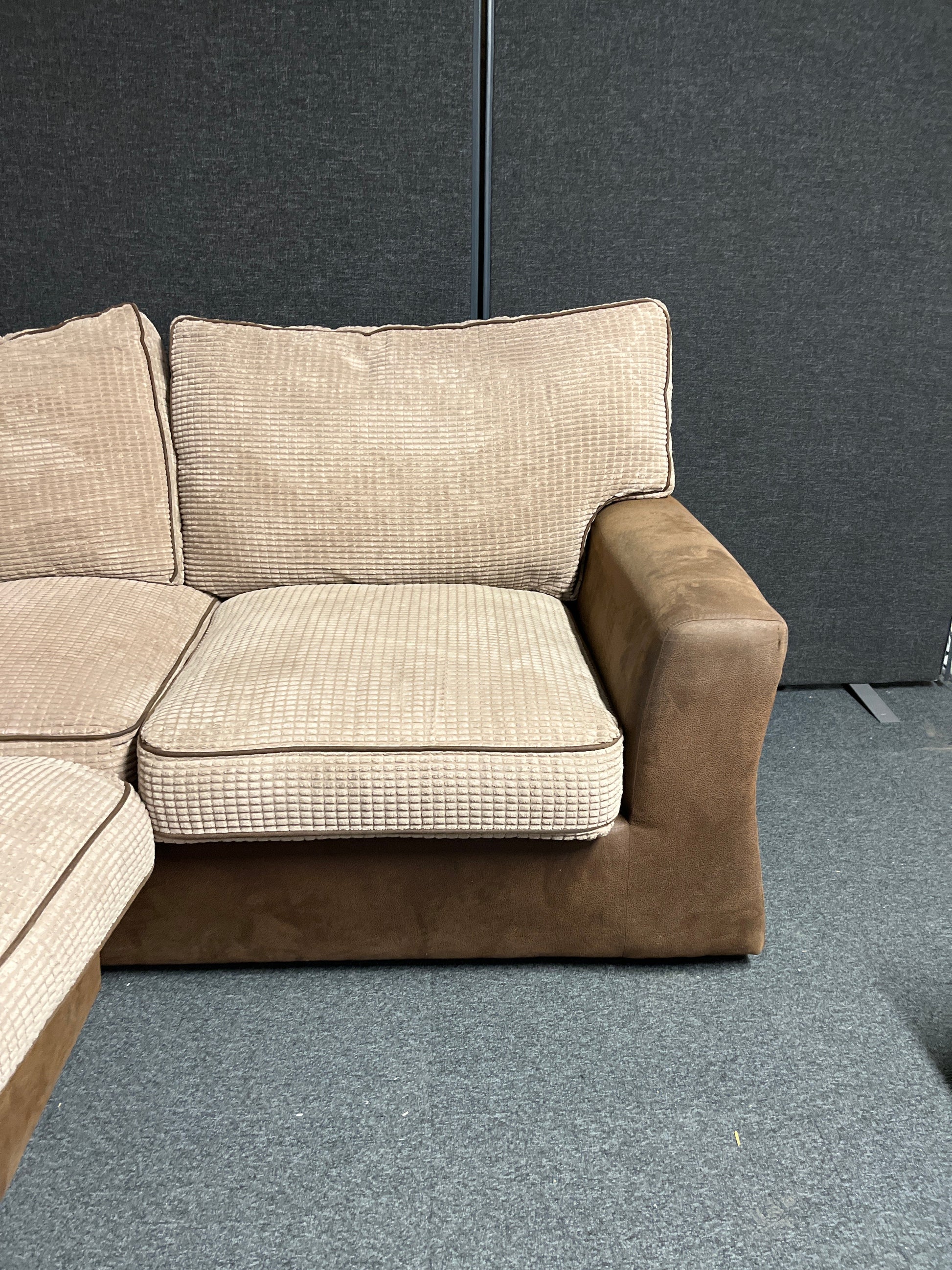 Large brown fabric L shape sofa suite 2225