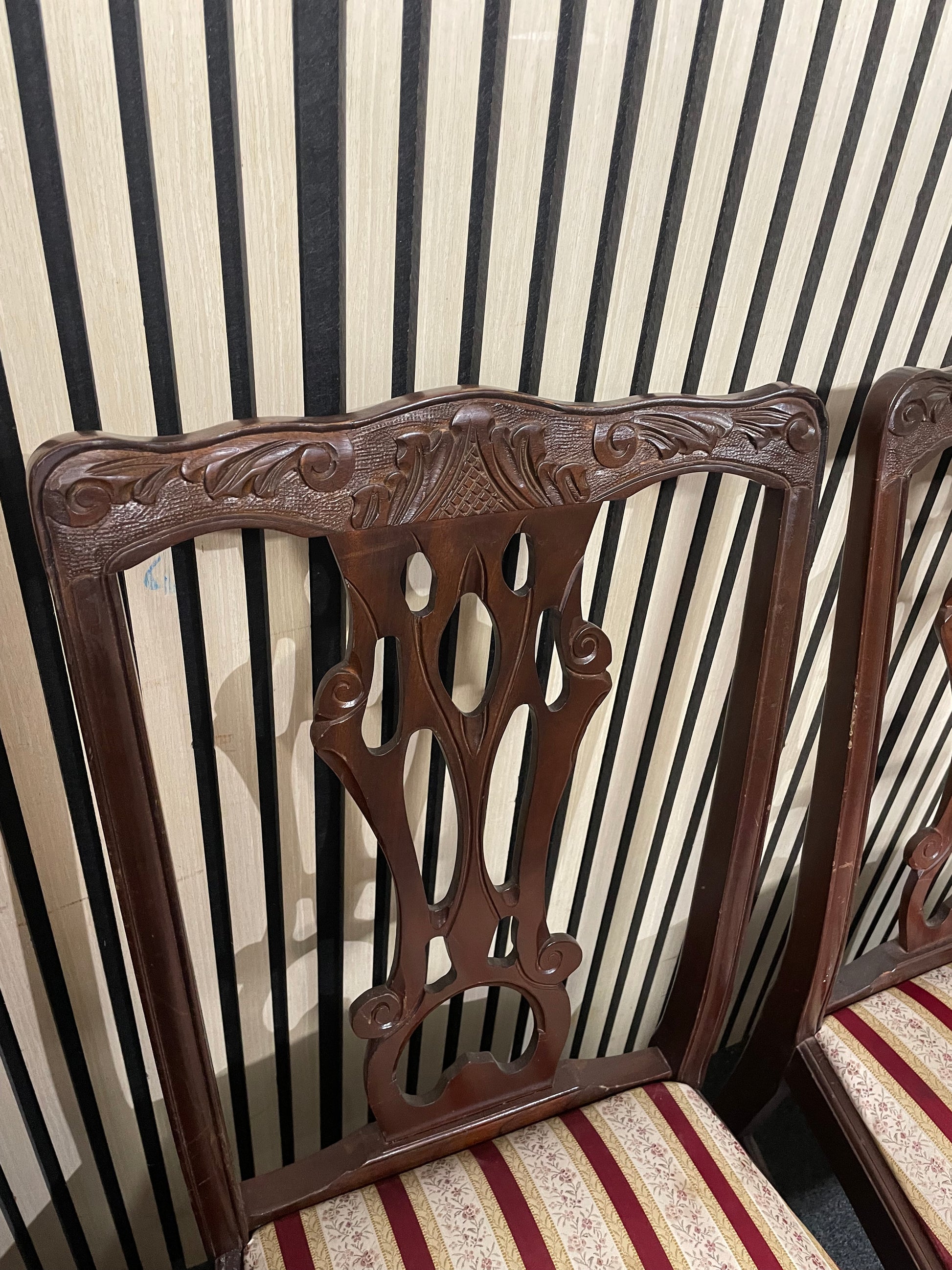 Rossmore Mahogany dining chair with red and white pattern fabric seat (Set of 4) 1226