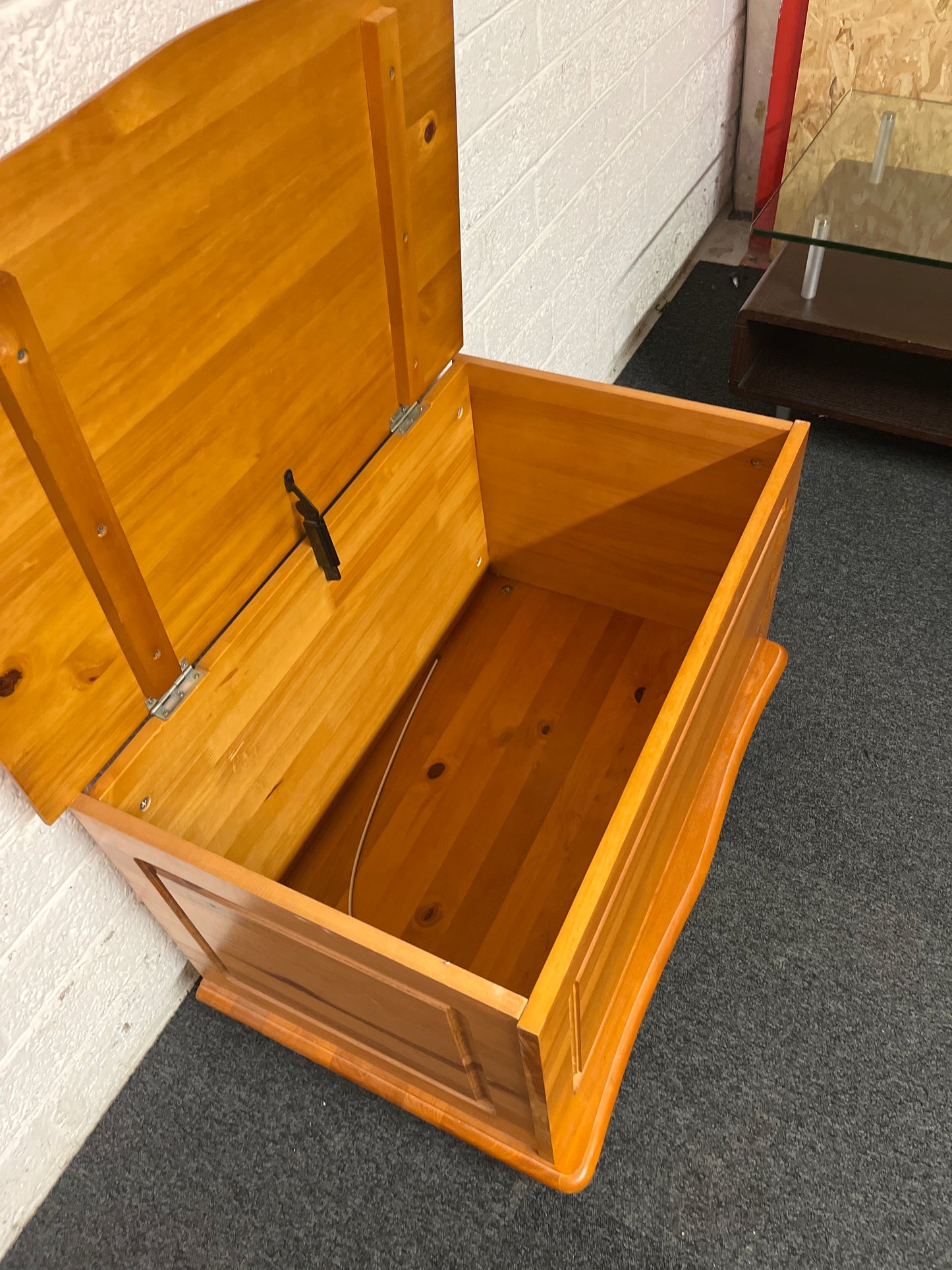 Pine top open blanket box  3225