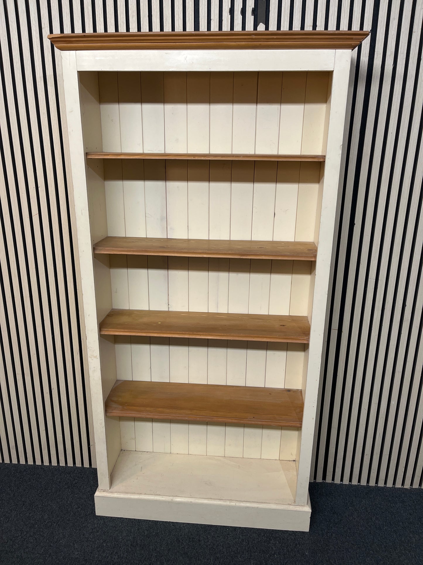 Tall natural pine and cream painted open bookcase (H 181 x W 93 x D 30 cm) 3126