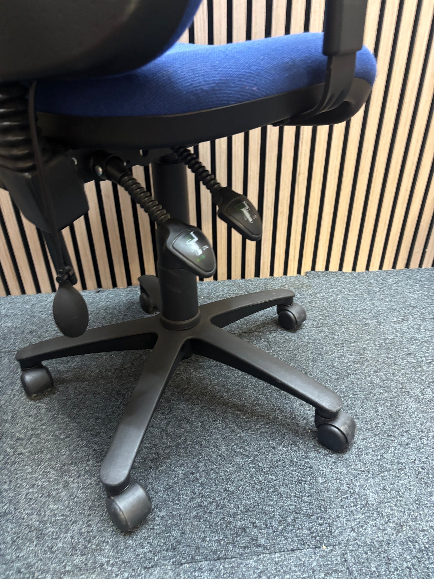 Medium Vantage oval back blue fabric swivel chair with pump up lumbar support and height adjustable arms