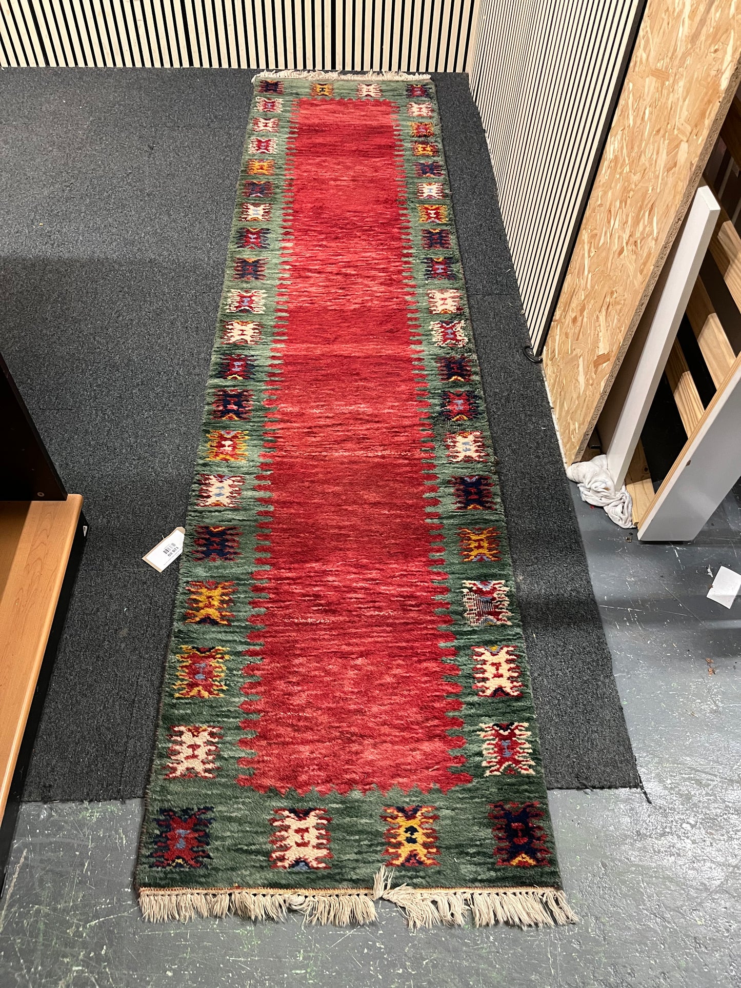 Large wool mix red and green colour runner rug 3126