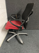 Switch SECONDHAND MARGIN Wine mesh swivel chair with arms 3 image