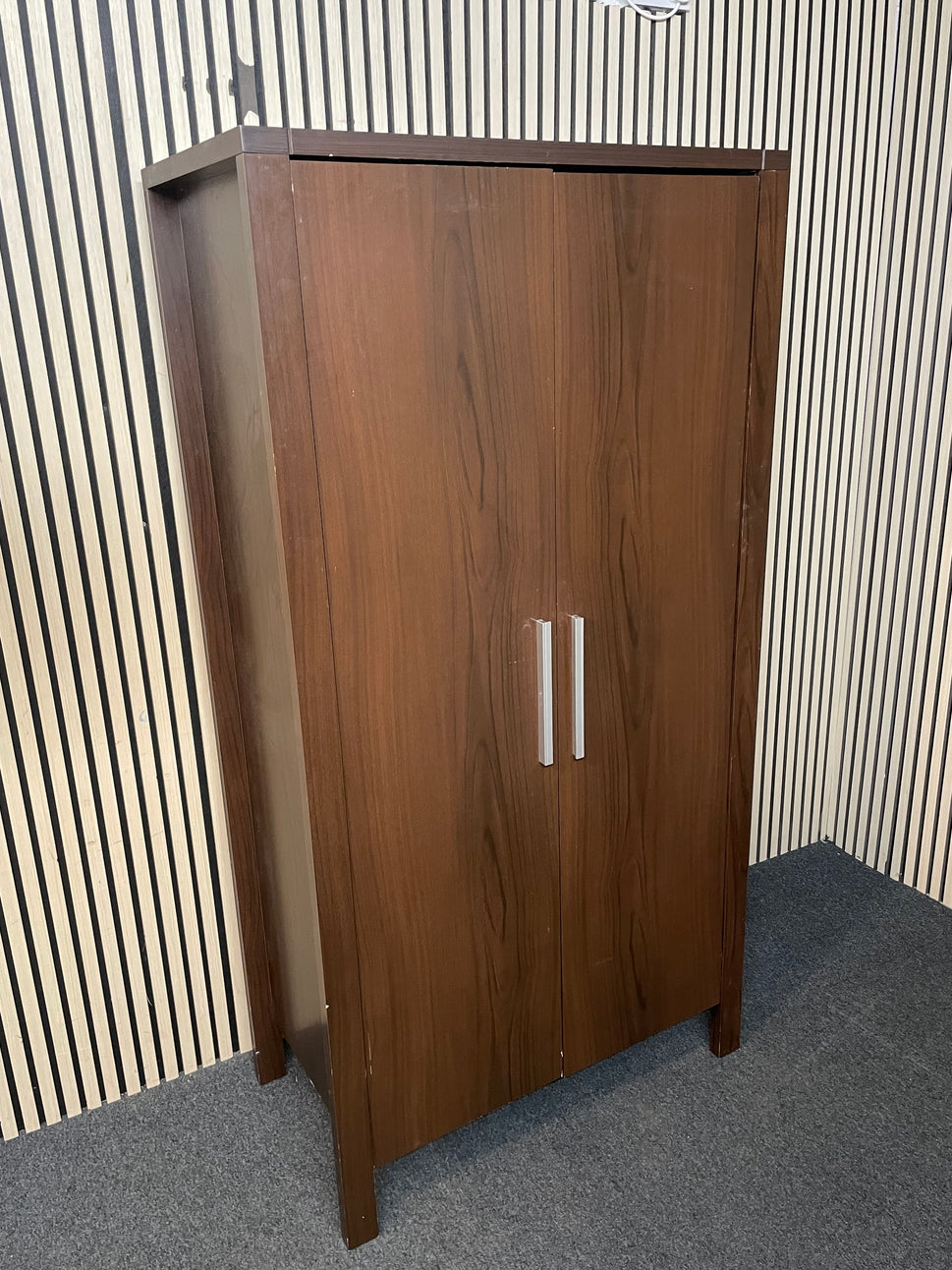 Dark wood laminate 2 door wardrobe (H 180 x W 95 x D 50 cm) 2425