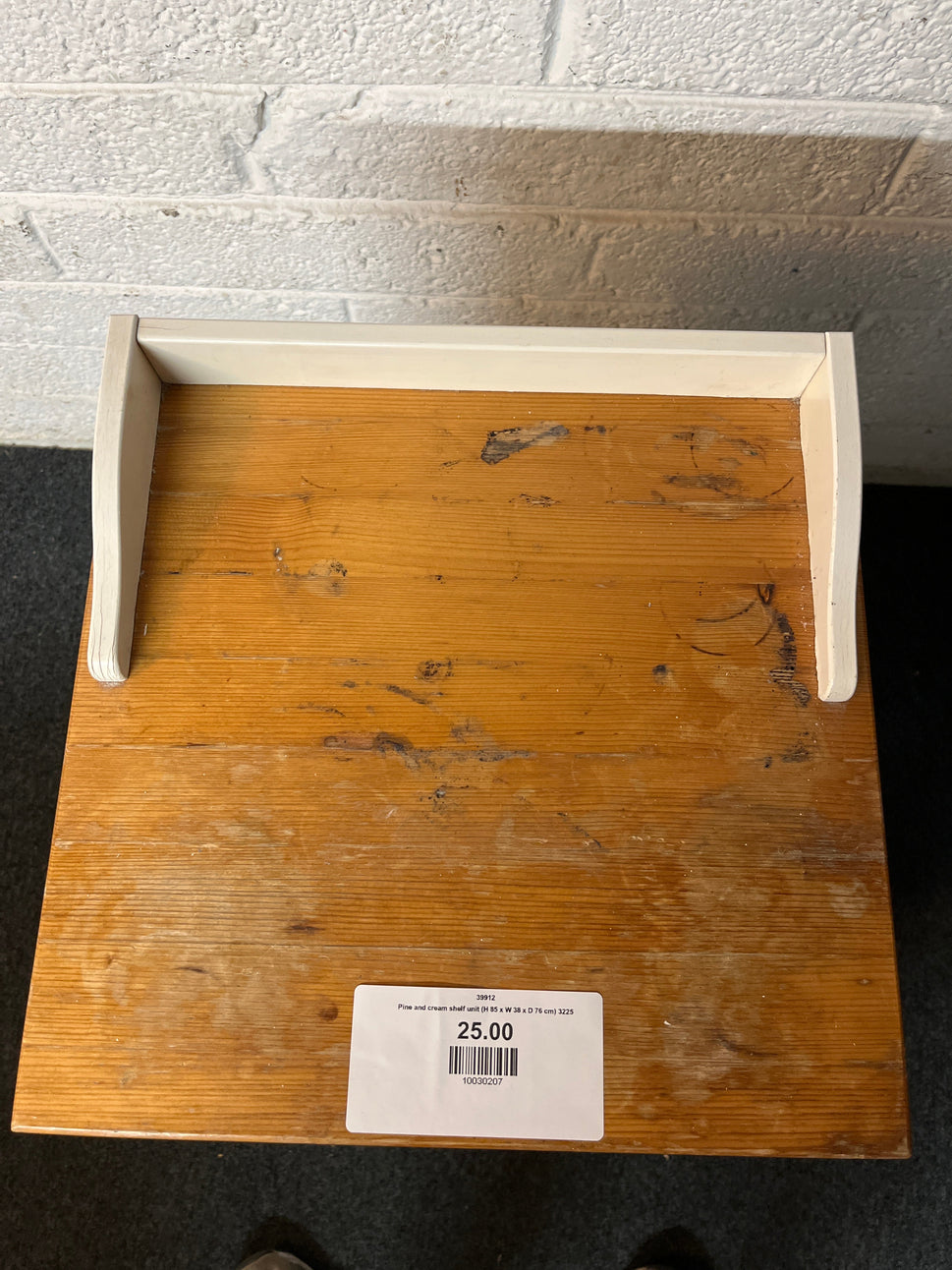 Pine and cream shelf unit (H 85 x W 38 x D 76 cm) 3225