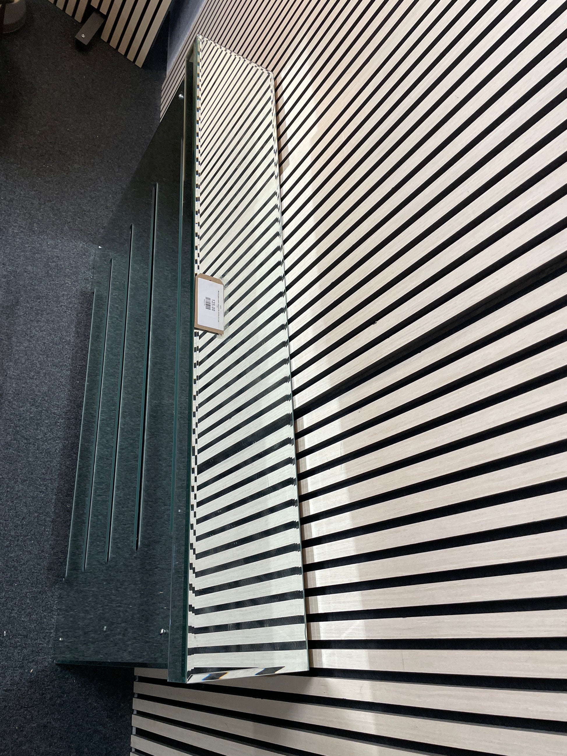 Mirrored glass radiator cabinet (H 89 x W 136 x D 21 cm) 1126