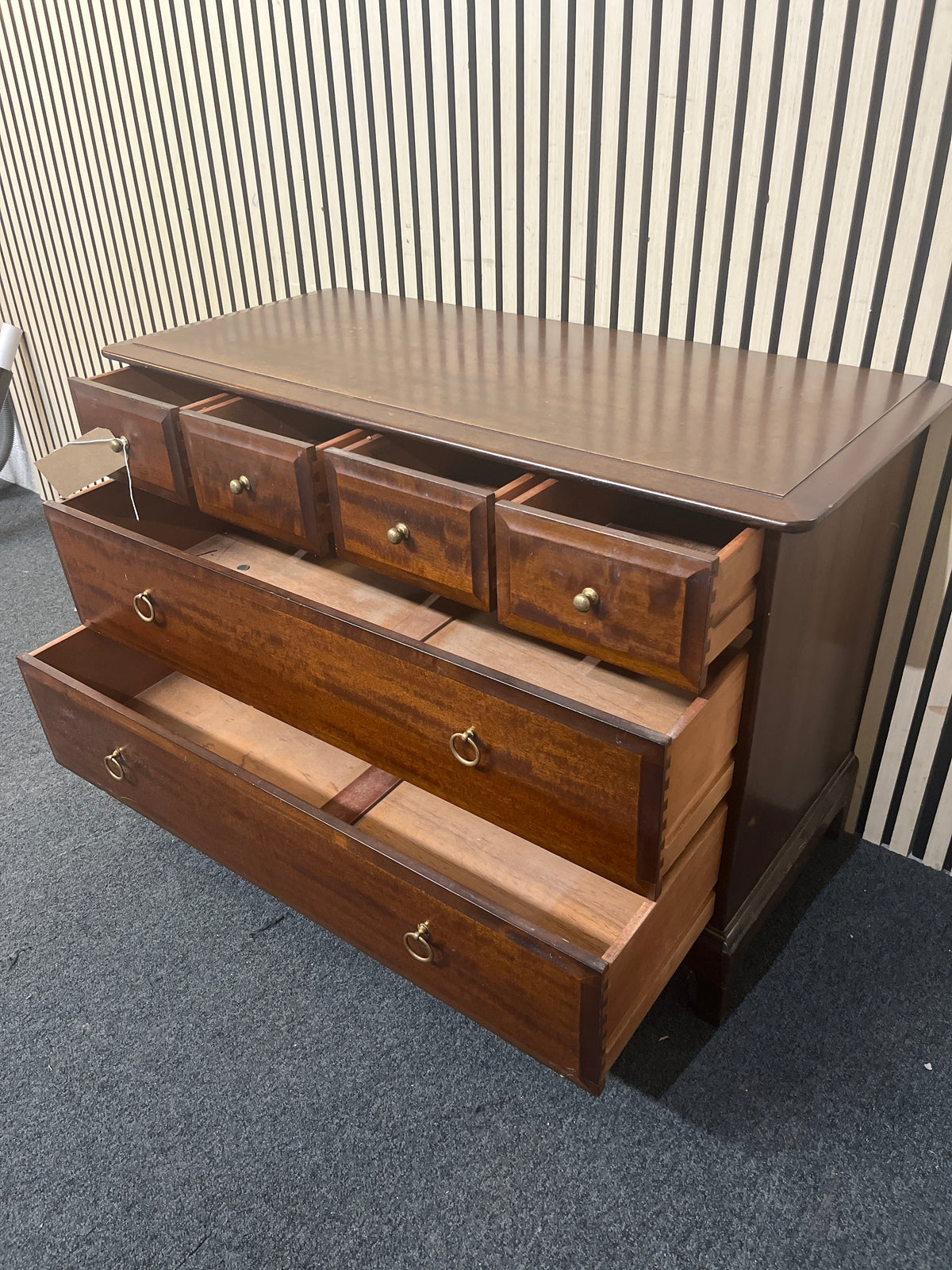 Classic dark wood four-drawer chest (H 72 x W 107 x D 47 cm)  44281