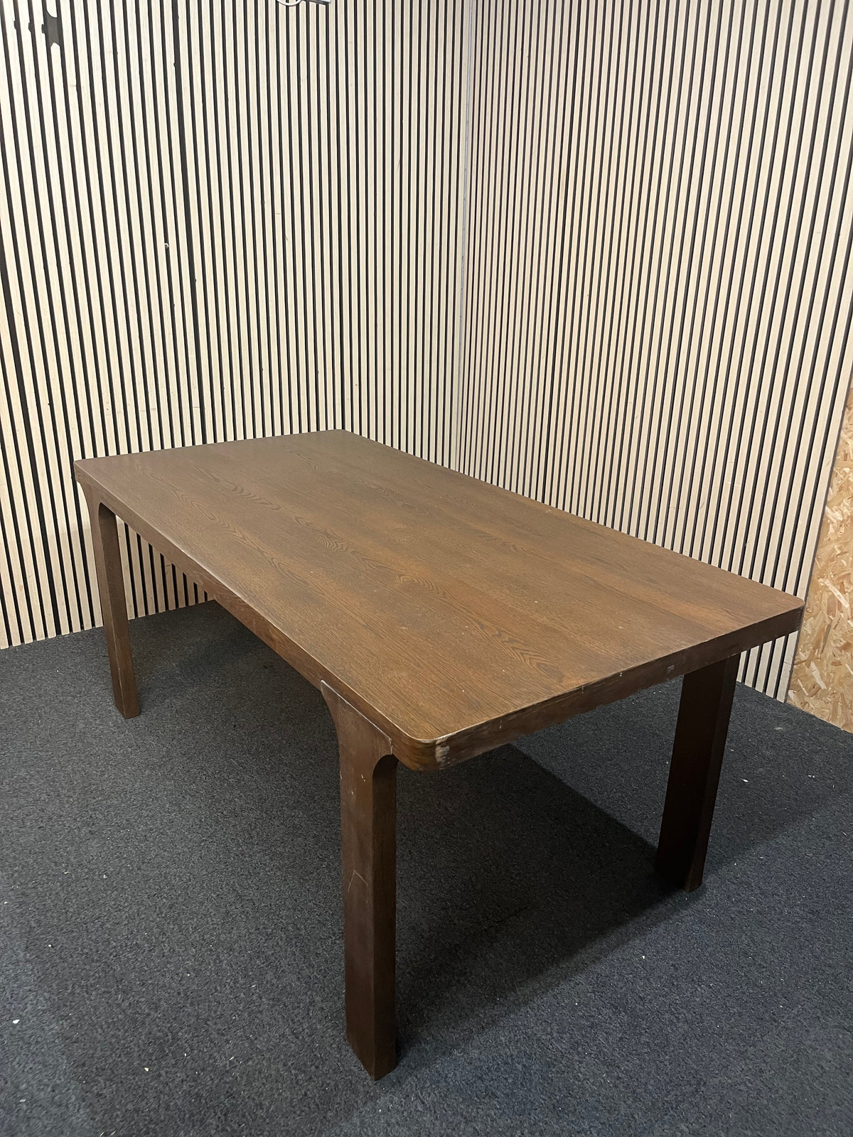 Stained oak veneer dining table (L 180 x W 90 cm) 44021