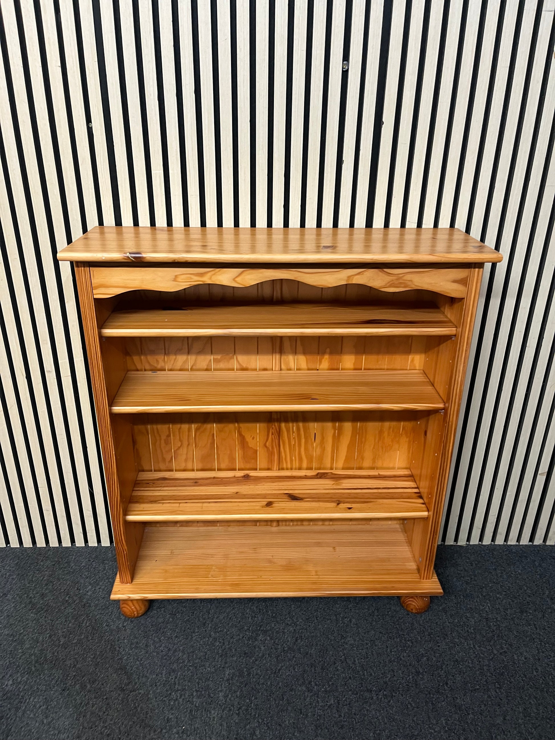 Slim solid pine low open bookcase (H 100 x W 88 x D 28 cm) 3126