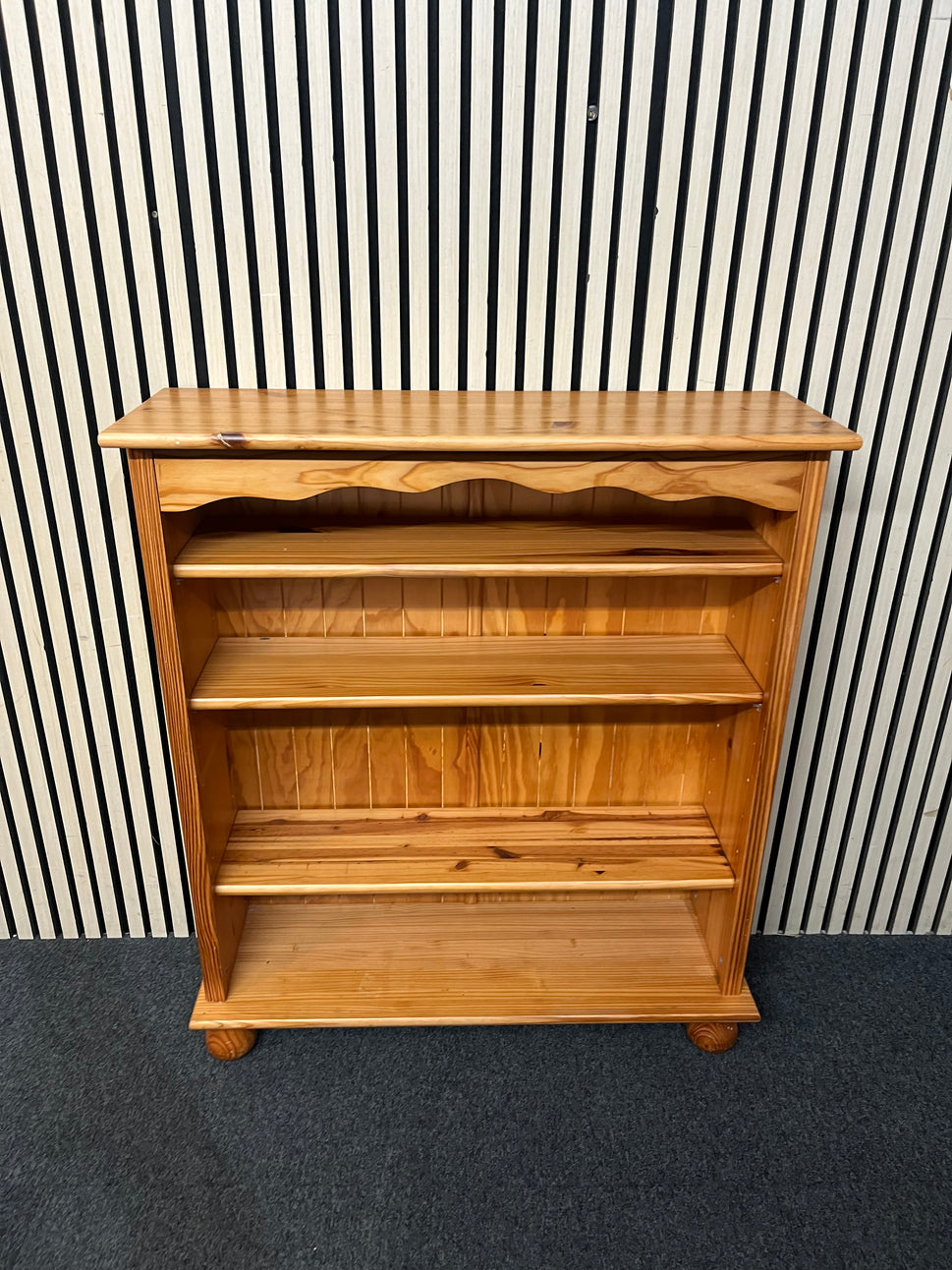 Slim solid pine low open bookcase (H 100 x W 88 x D 28 cm) 3126