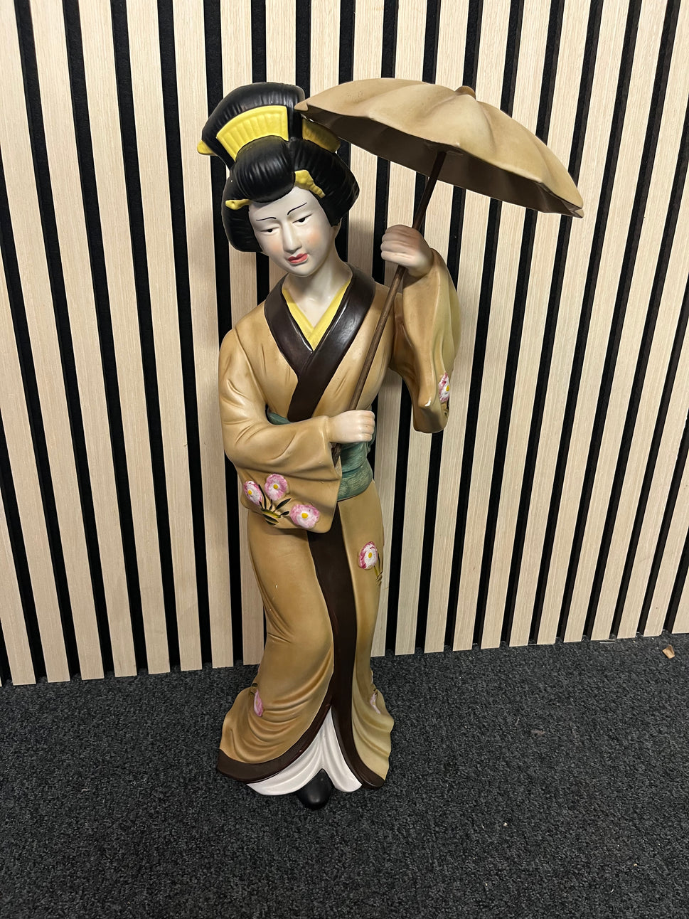 Traditional Japanese woman ceramic 3325