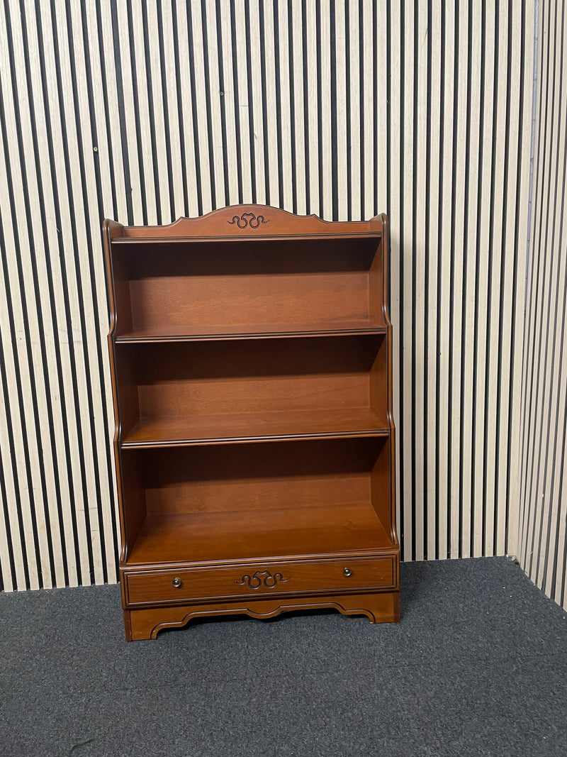 Traditional wooden bookcase featuring carved details and a bottom drawer, height 119cm, width 76 cm, depth 30 cm  44741