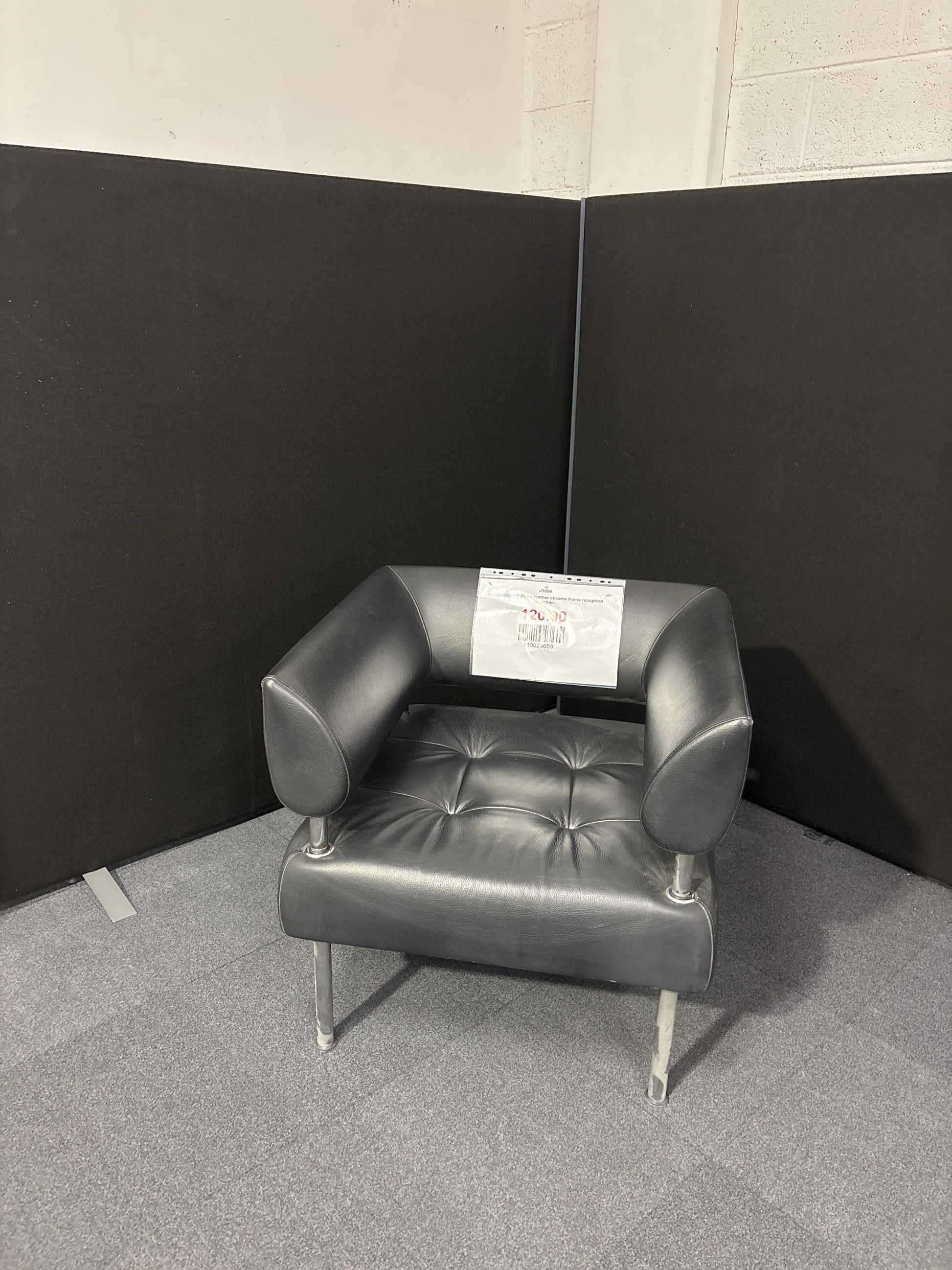 SECONDHAND Black leather chrome frame reception armchair