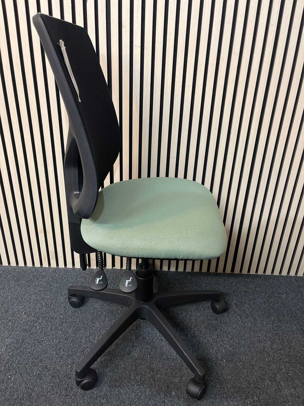 Tegan ergonomic asynchro task chair (NO ARMS) - Mesh back - jade green fabric seat