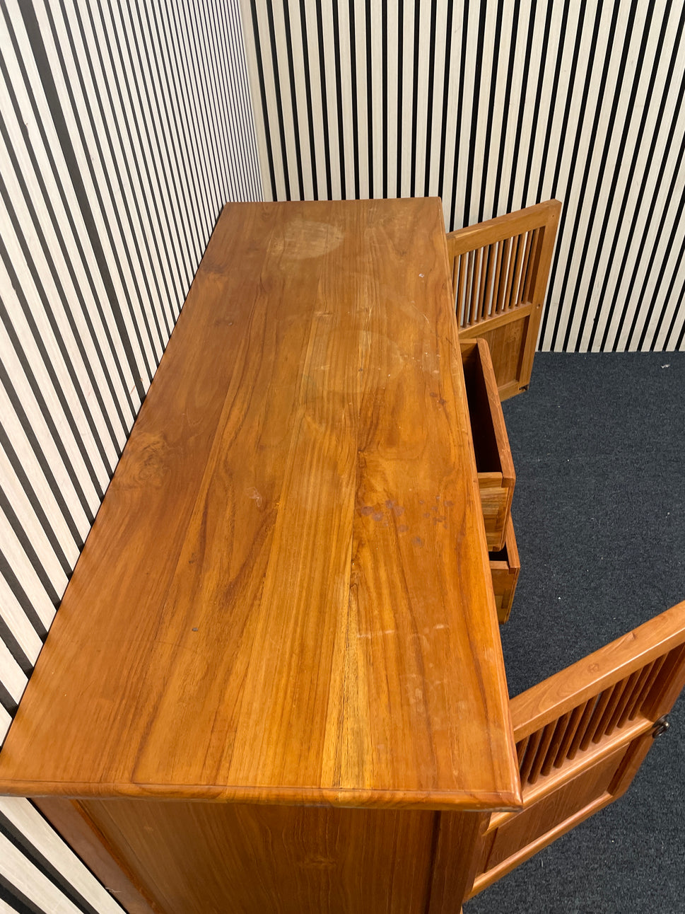 Solid teak stained low 2 door 3 drawer sideboard (H 75 x W 126 x D 47 cm) 2425