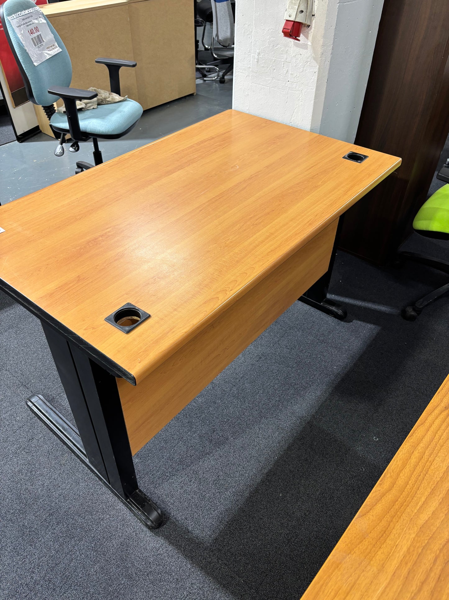 1200x800 cherry laminate straight desk with black cantilever frame