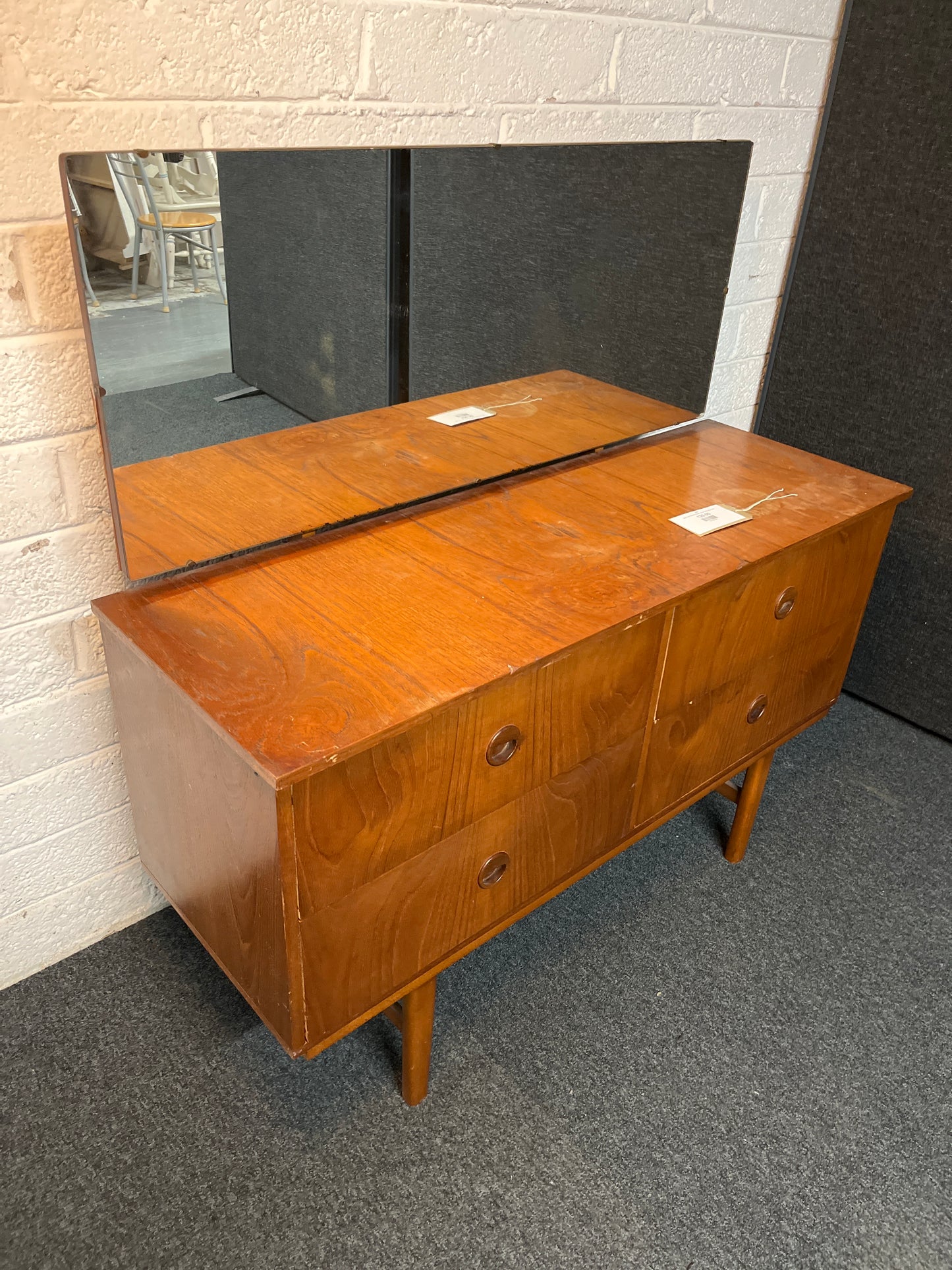 Retro teak stained 4 drawer dresser with mirror 3225