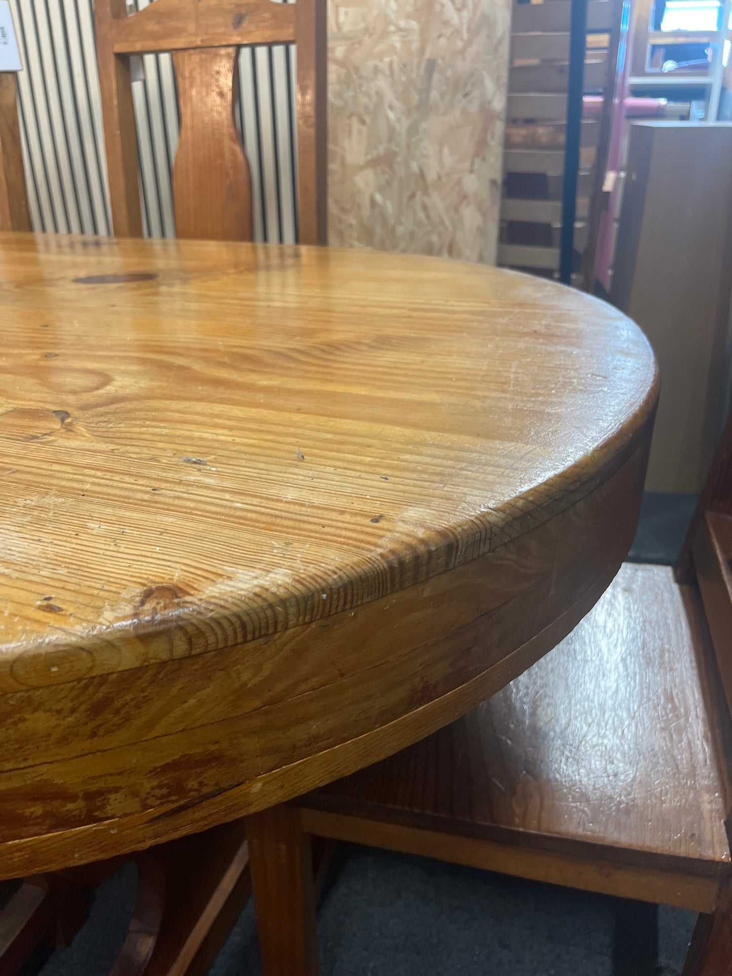 Large solid pine oval kitchen table with drawers and 6 no. high back solid wood dining chairs (W 200 cm) 43385