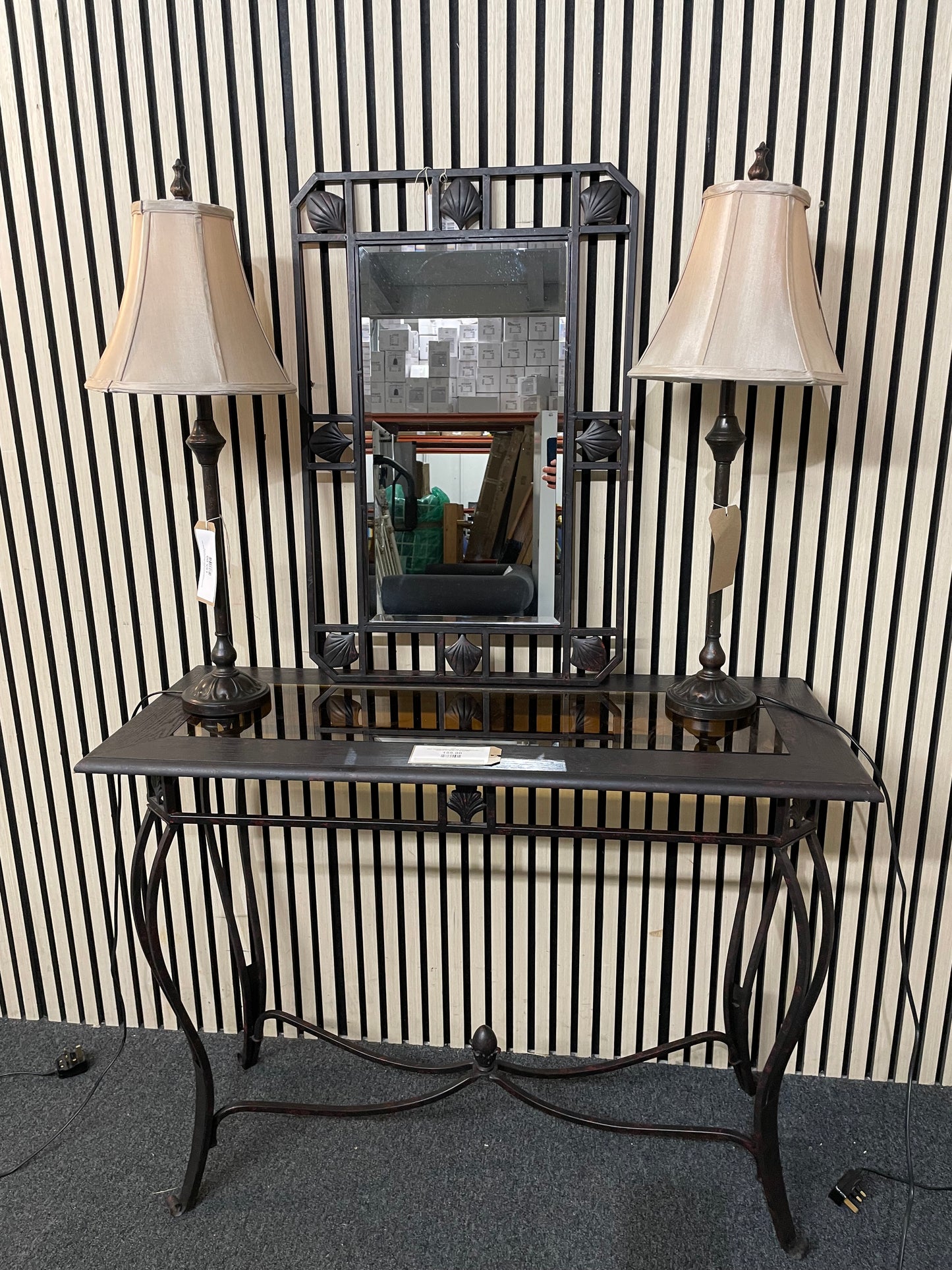 Black and glass console table (H 76 x W 102 x D 42 cm) 3126