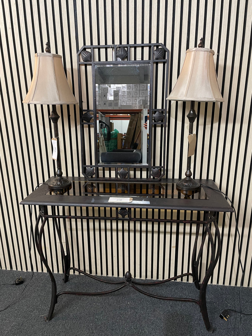 Black and glass console table (H 76 x W 102 x D 42 cm) 3126