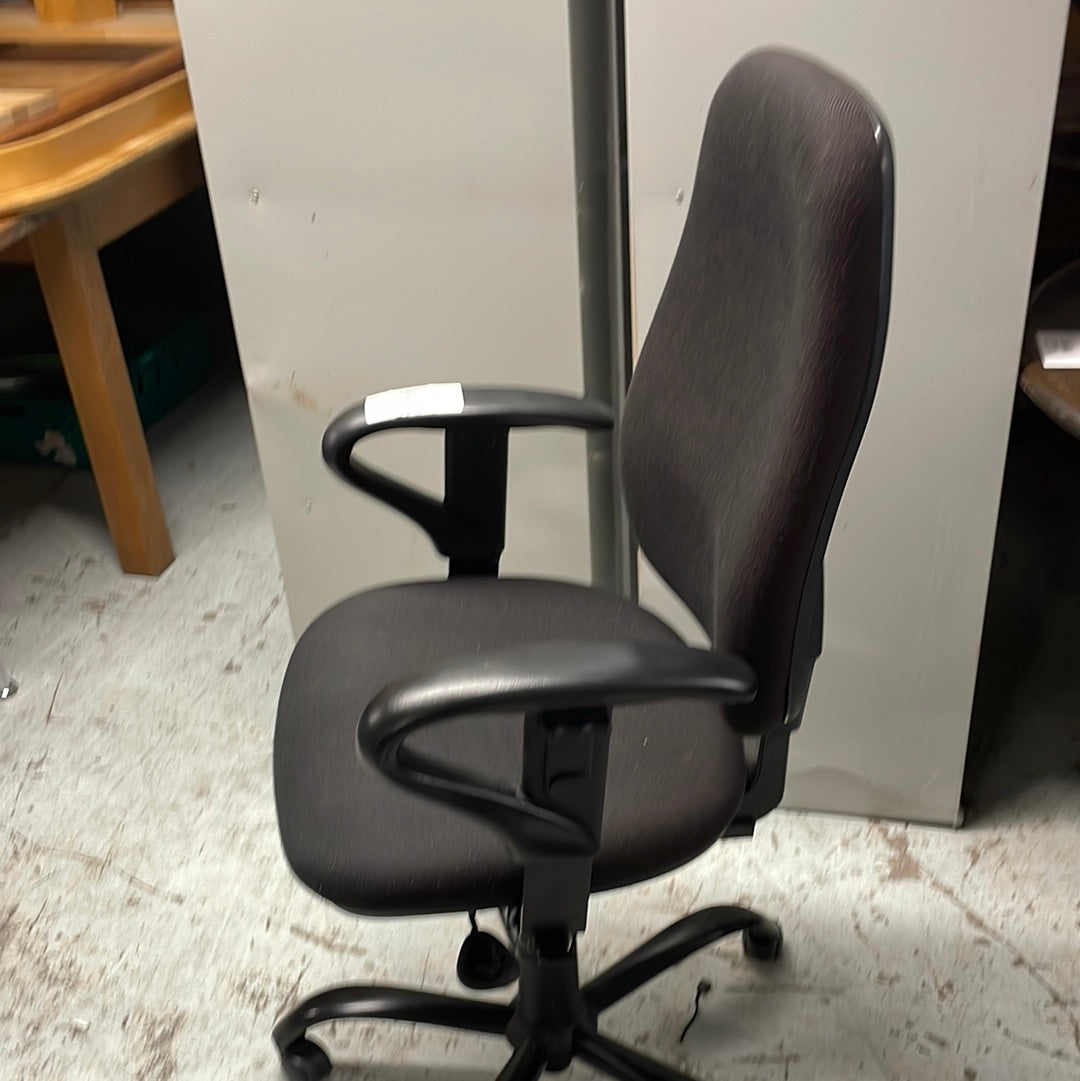 Black fabric second hand swivel chair with hight adjustable arms