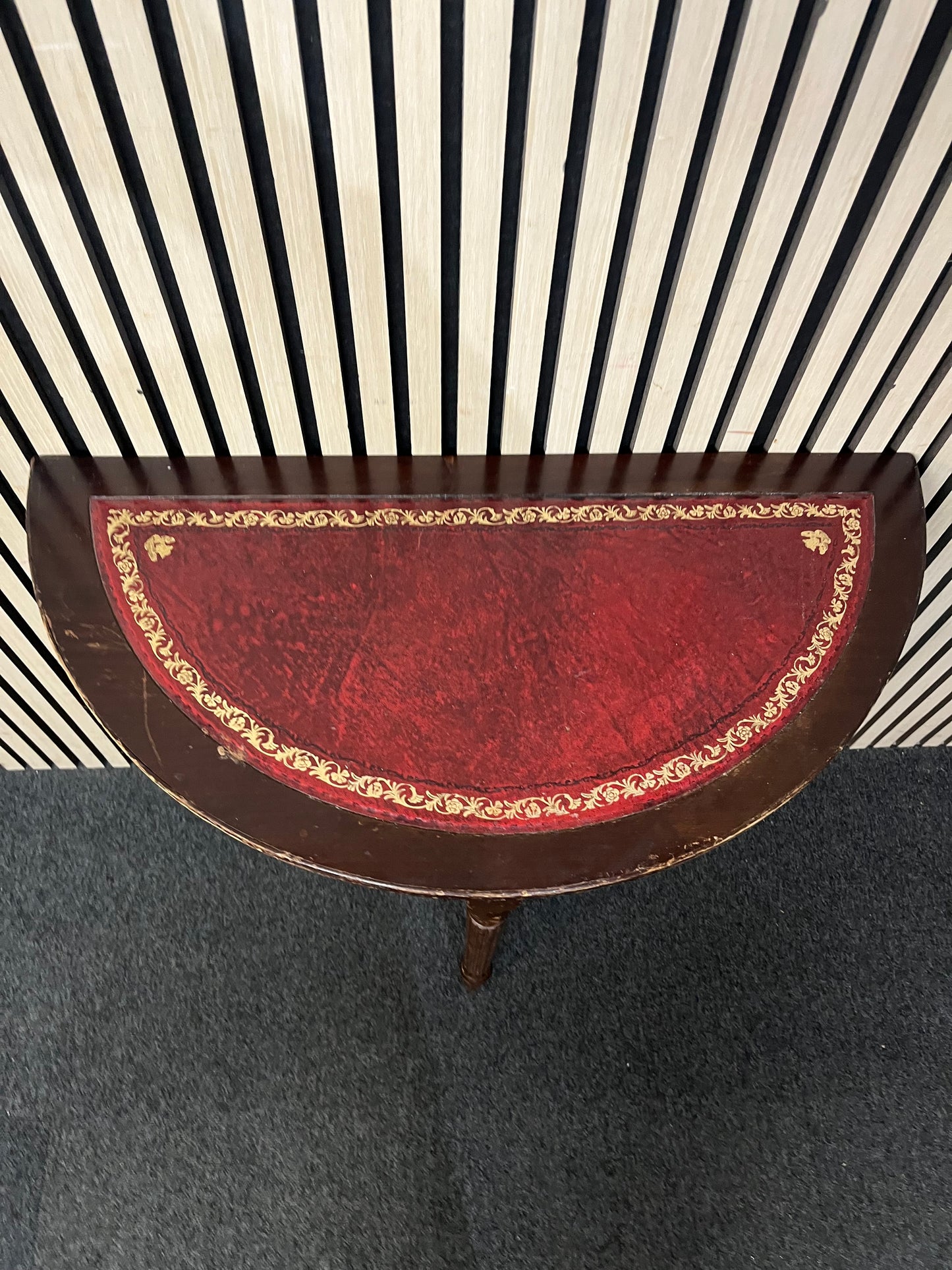 Mahogany half moon table  (H 76 x W 79 x D 40 cm) 3126