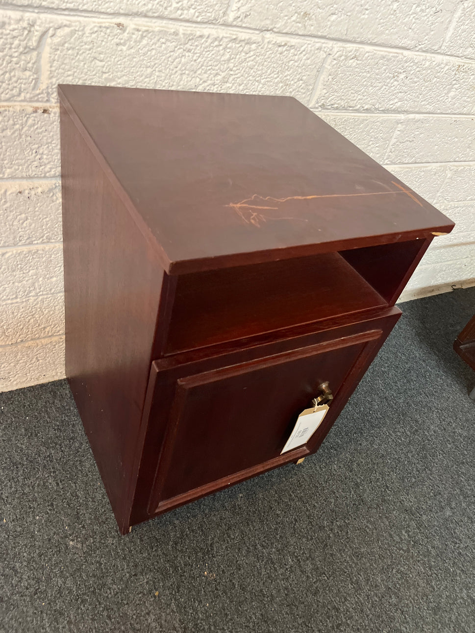 Mahogany 1 door bedside locker and storage space 3225