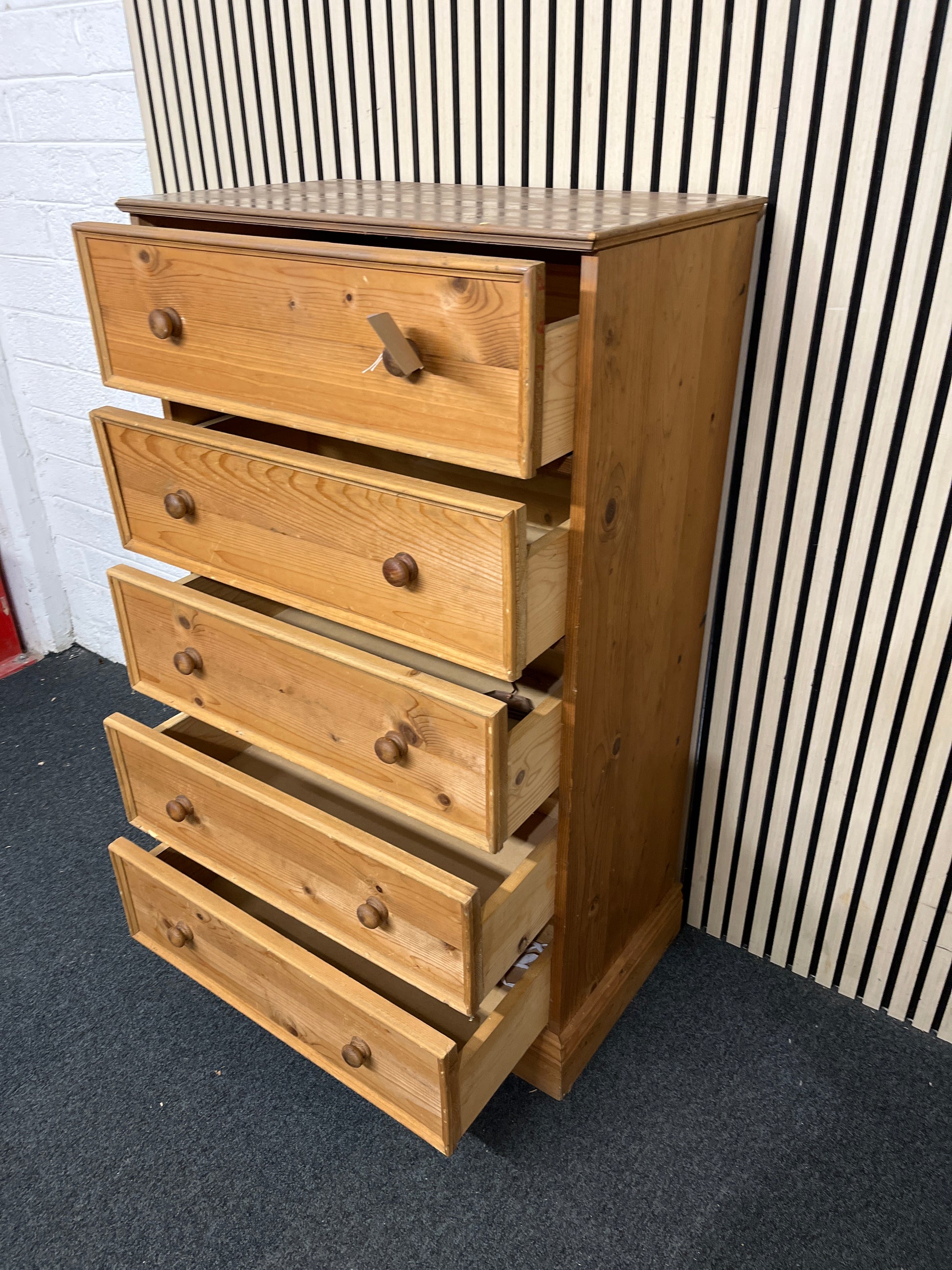 5 high solid pine chest of drawers (H 123 x W 73 x D 43 cm) 1226